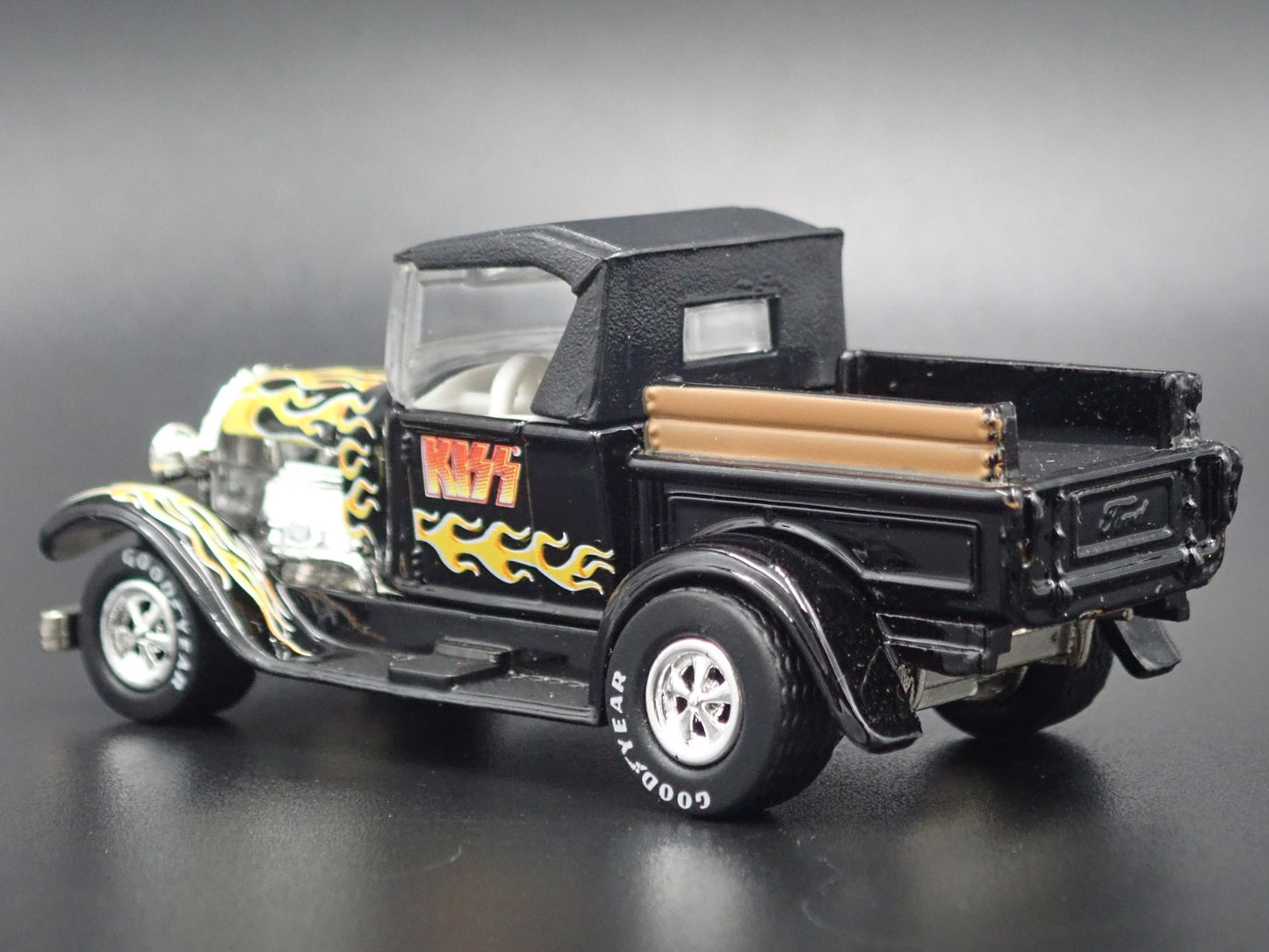1929 29 FORD MODEL A PICKUP TRUCK KISS 1:64 SCALE DIORAMA DIECAST MODEL CAR