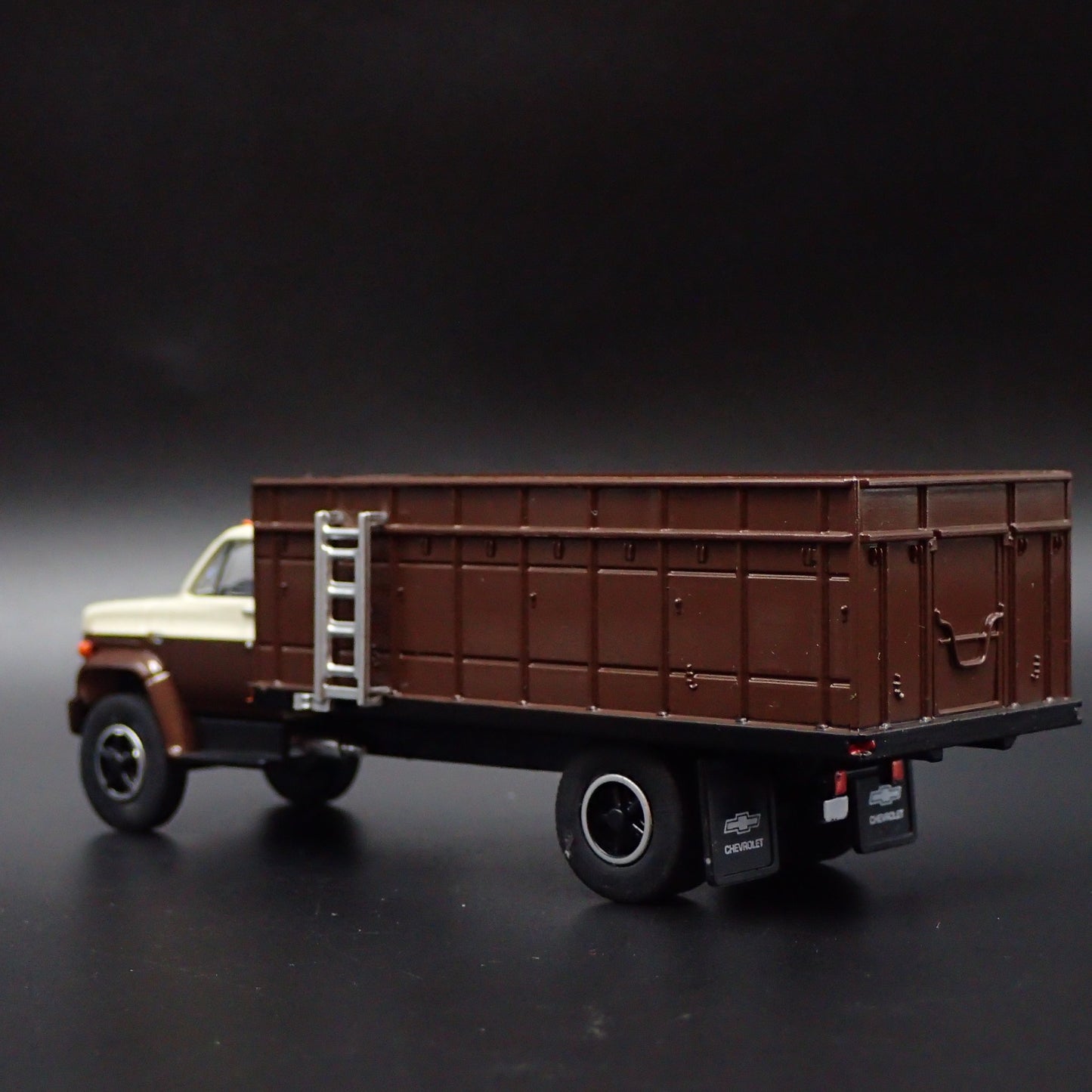 1981 81 CHEVY CHEVROLET C70 GRAIN TRUCK 1:64 SCALE COLLECTIBLE DIECAST MODEL CAR