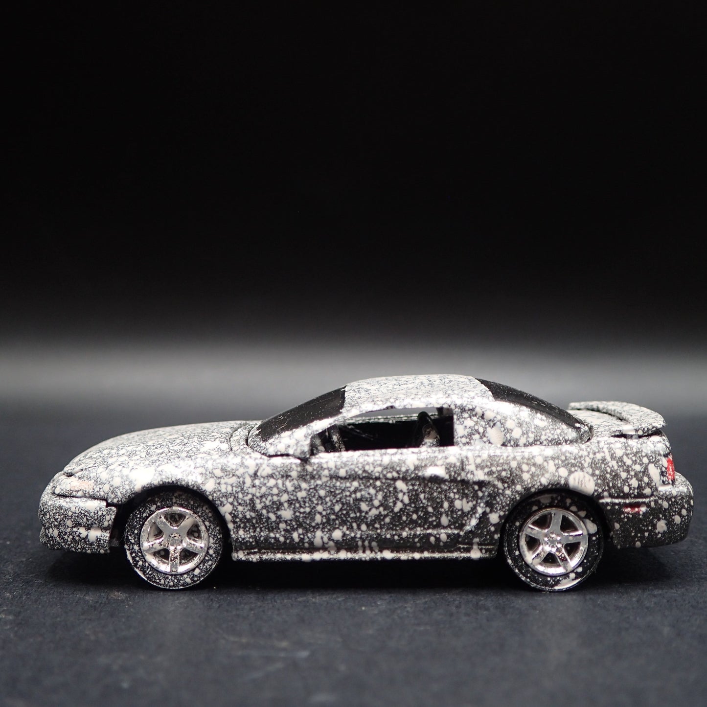 1999-2004 FORD MUSTANG GT BRTC BARN FIND 1:64 SCALE DIORAMA DIECAST MODEL CAR