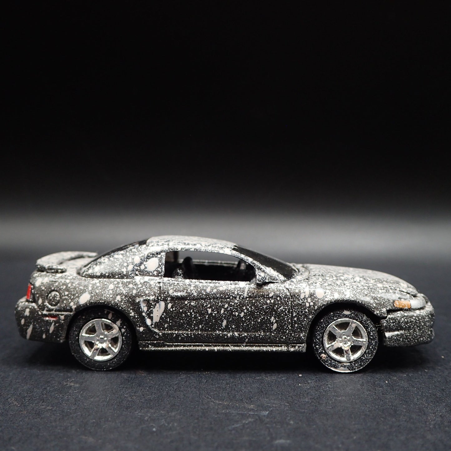 1999-2004 FORD MUSTANG GT BRTC BARN FIND 1:64 SCALE DIORAMA DIECAST MODEL CAR