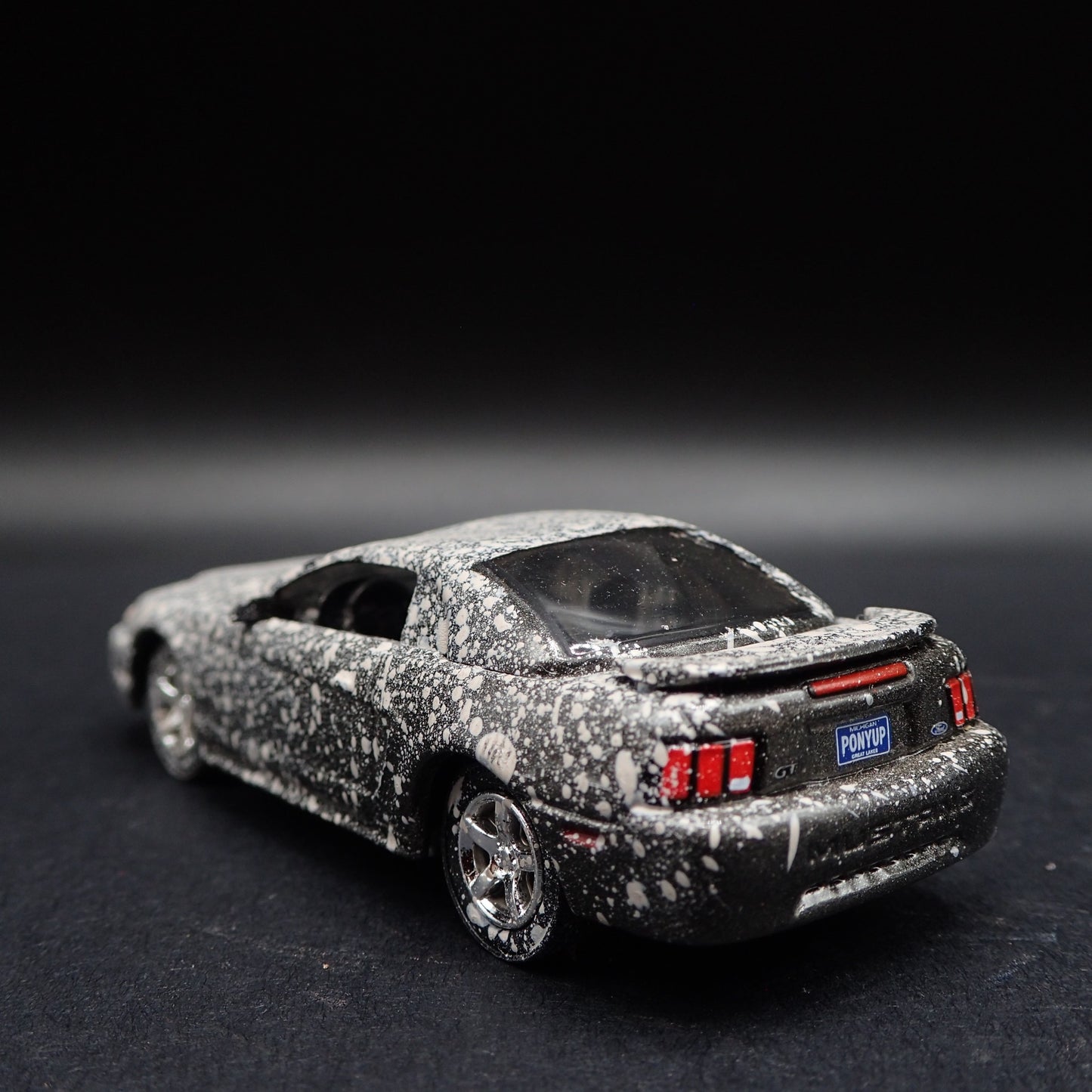 1999-2004 FORD MUSTANG GT BRTC BARN FIND 1:64 SCALE DIORAMA DIECAST MODEL CAR