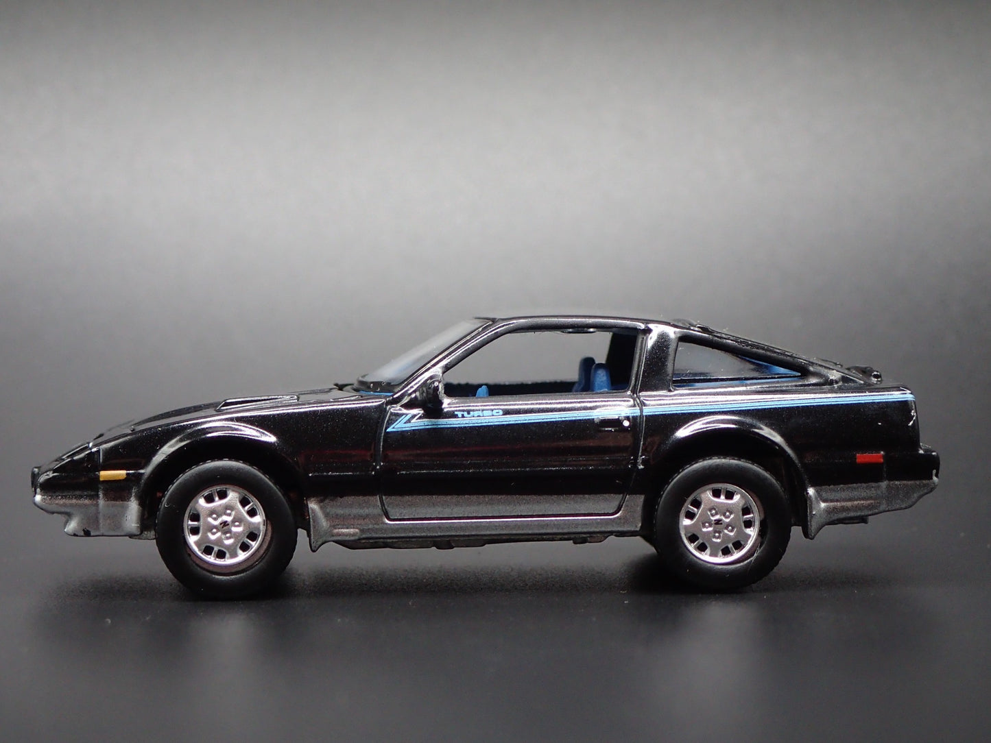 1983-1989 NISSAN 300ZX BLACK 1:64 SCALE COLLECTIBLE DIORAMA DIECAST MODEL CAR