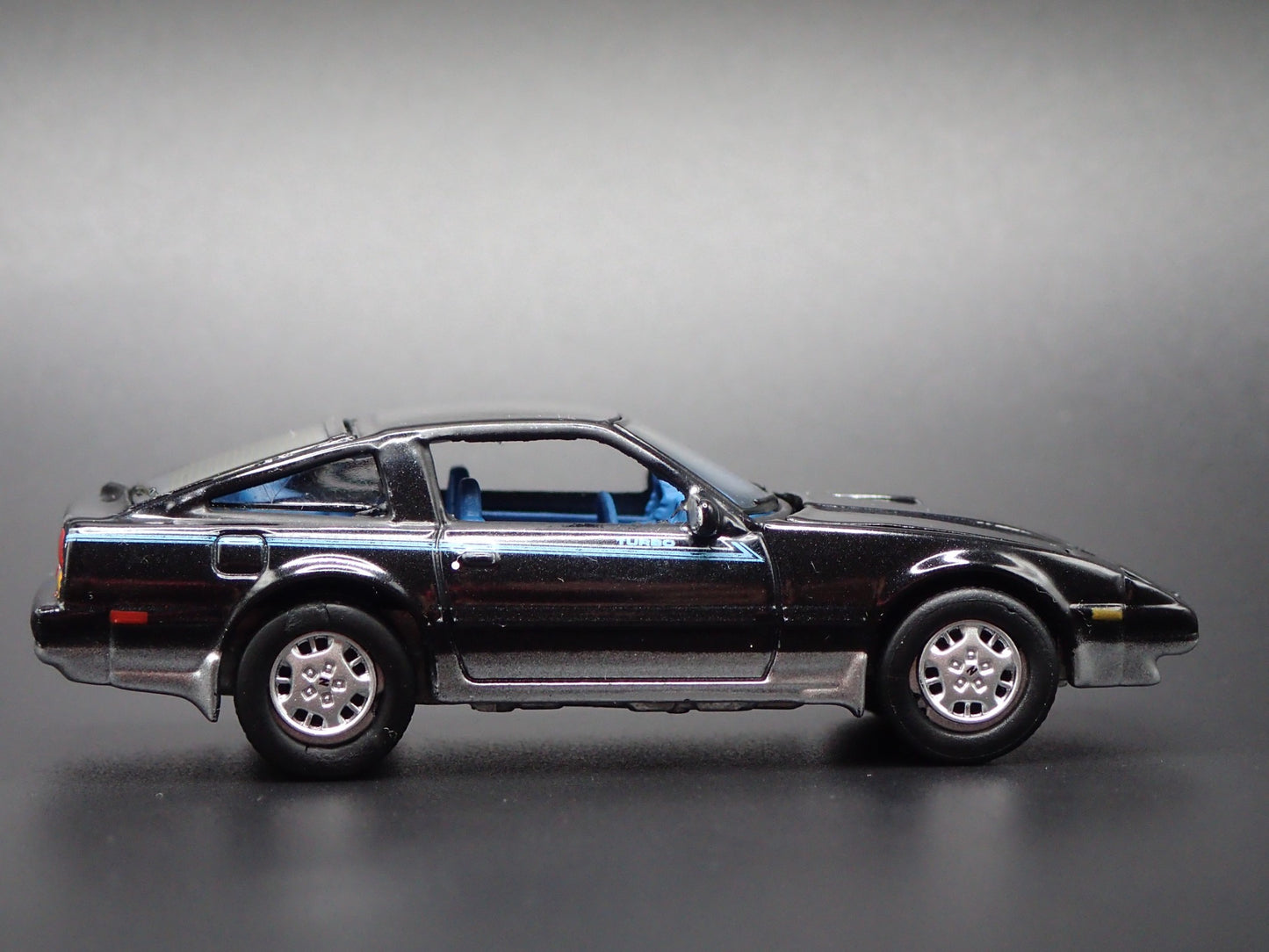 1983-1989 NISSAN 300ZX BLACK 1:64 SCALE COLLECTIBLE DIORAMA DIECAST MODEL CAR