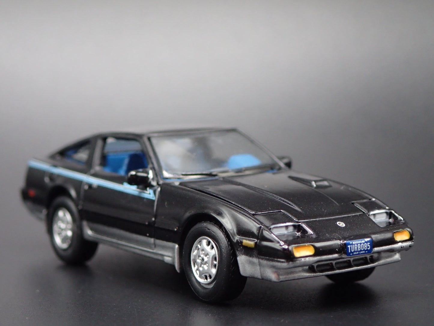 1983-1989 NISSAN 300ZX BLACK 1:64 SCALE COLLECTIBLE DIORAMA DIECAST MODEL CAR
