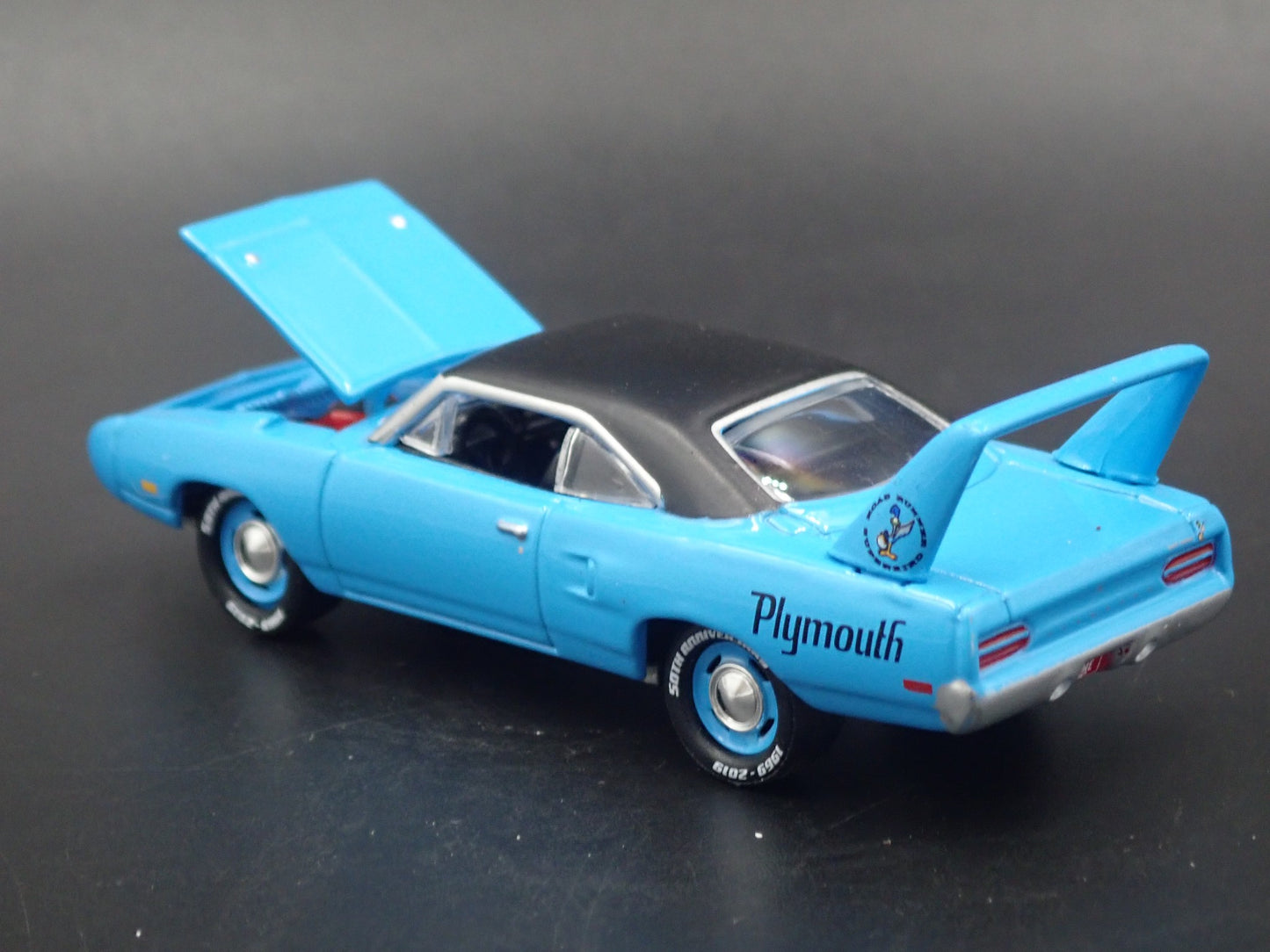 1970 70 PLYMOUTH SUPERBIRD BLUE 1:64 SCALE COLLECTIBLE DIORAMA DIECAST MODEL CAR