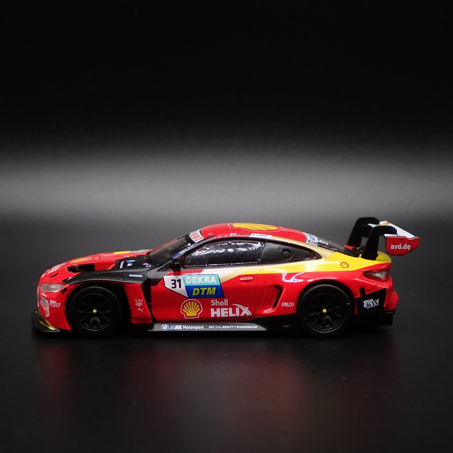 BMW M4 GT3 #31 2022 DTM CHAMPION SCHUBERT 1:64 SCALE DIORAMA DIECAST MODEL CAR