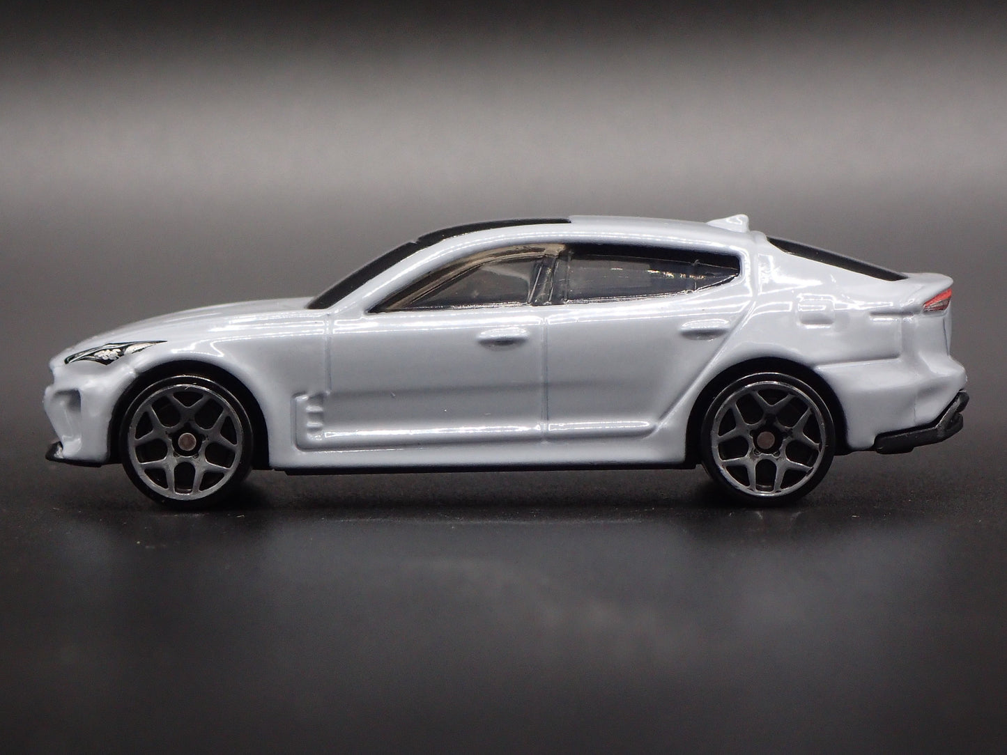 2018-2023 KIA STINGER GT GRAY 1:64 SCALE COLLECTIBLE DIORAMA DIECAST MODEL CAR