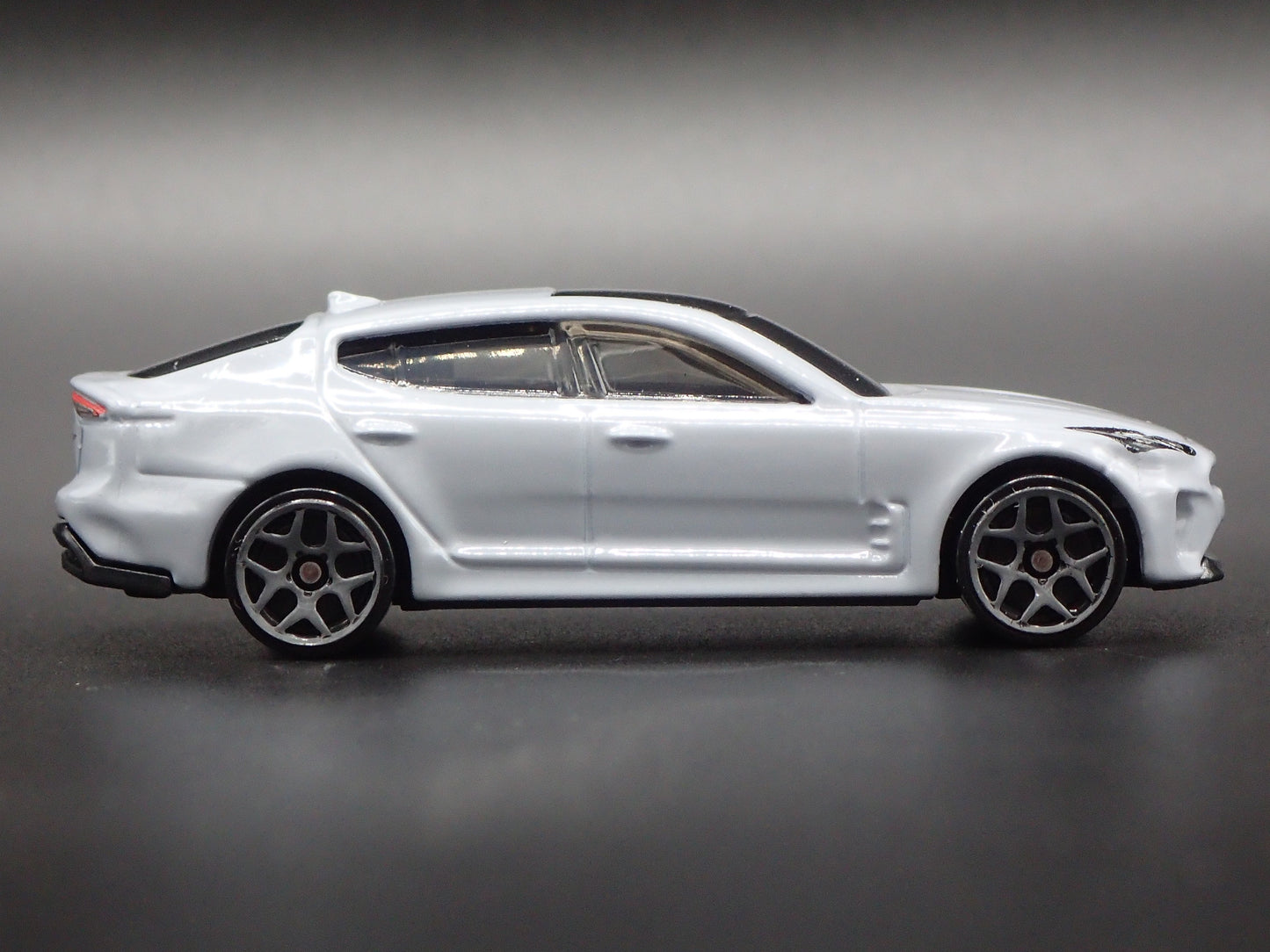 2018-2023 KIA STINGER GT GRAY 1:64 SCALE COLLECTIBLE DIORAMA DIECAST MODEL CAR