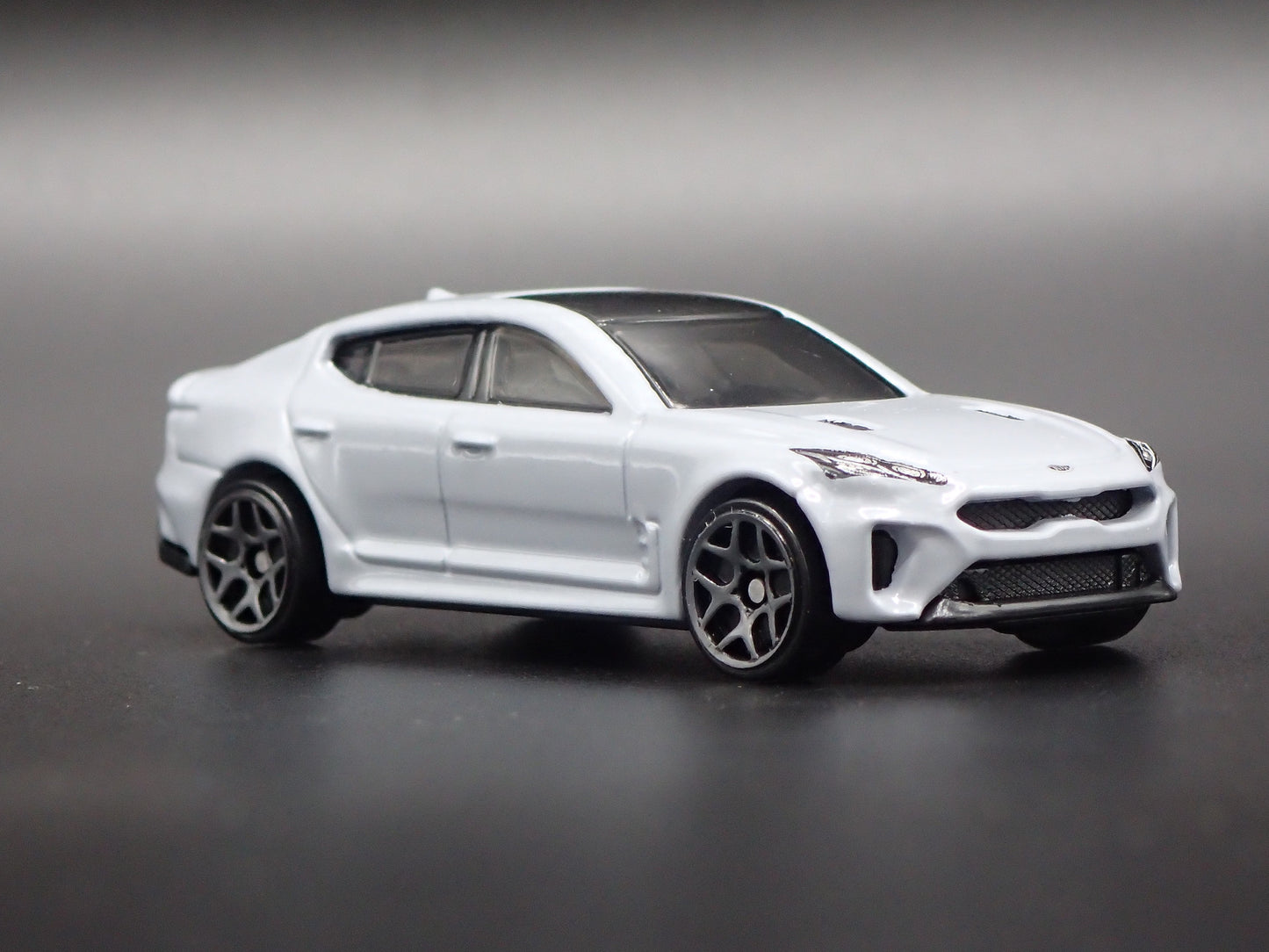 2018-2023 KIA STINGER GT GRAY 1:64 SCALE COLLECTIBLE DIORAMA DIECAST MODEL CAR