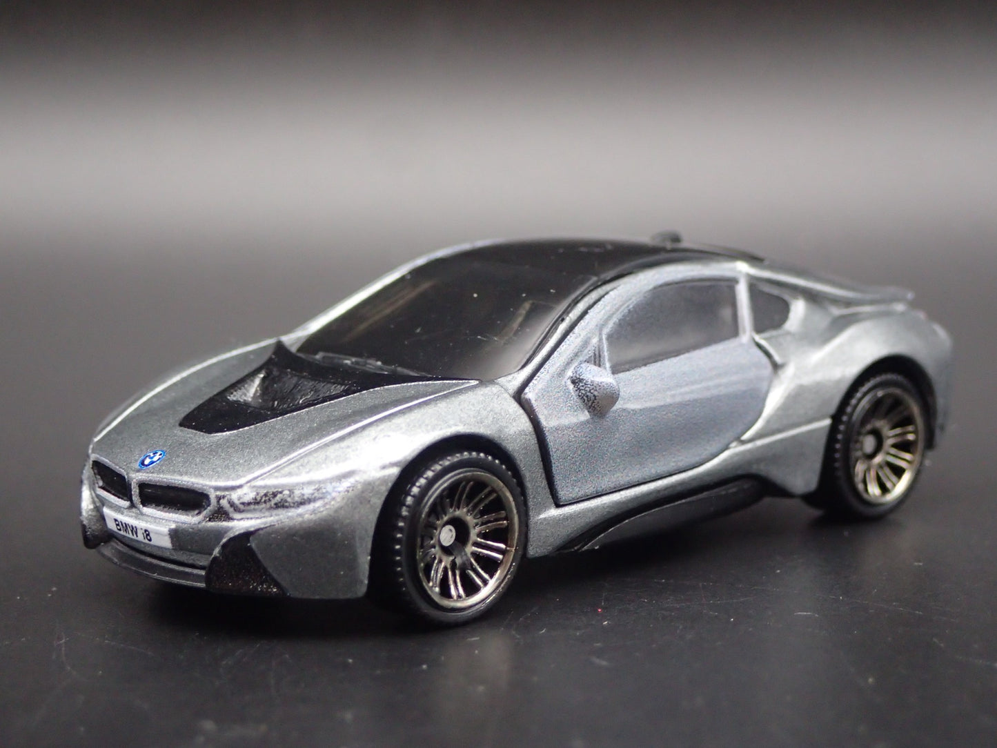 2014-2020 BMW i8 GRAY 1:64 SCALE LIMITED COLLECTIBLE DIORAMA DIECAST MODEL CAR