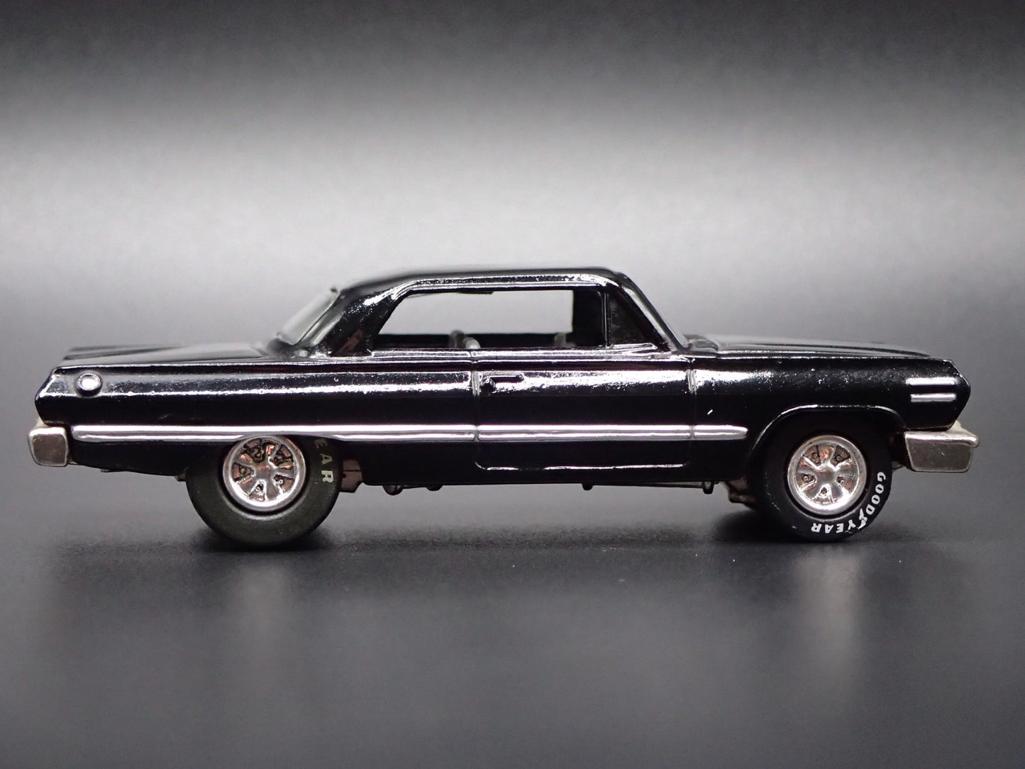1963 63 CHEVY CHEVROLET IMPALA SS 409 BLACK 1:64 SCALE DIORAMA DIECAST MODEL CAR