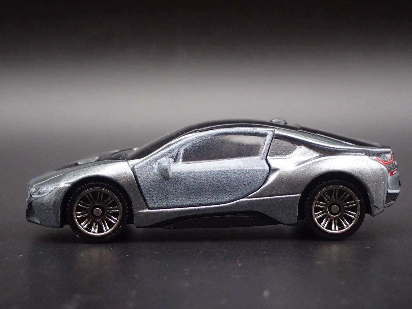 2014-2020 BMW i8 GRAY 1:64 SCALE LIMITED COLLECTIBLE DIORAMA DIECAST MODEL CAR