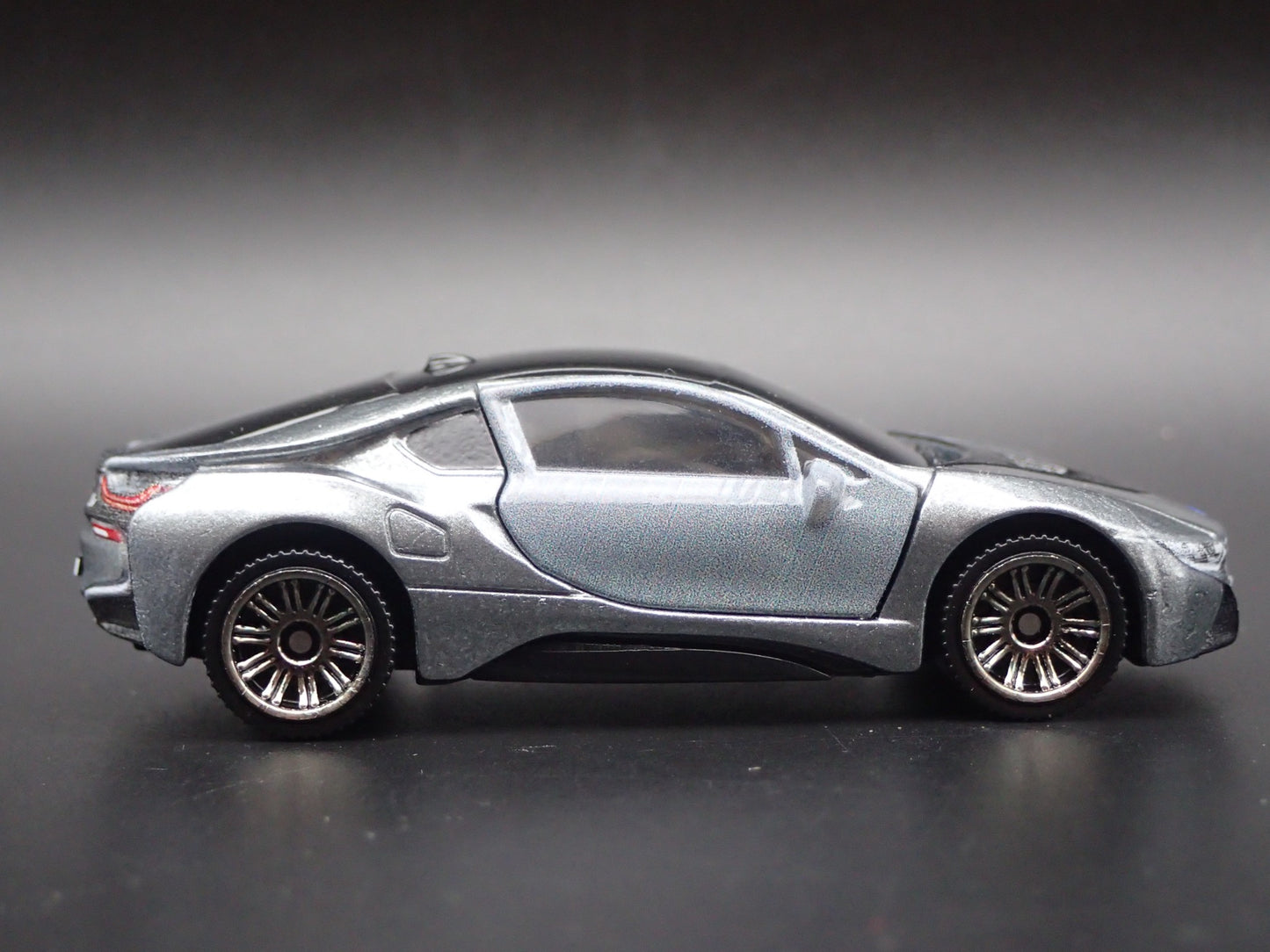 2014-2020 BMW i8 GRAY 1:64 SCALE LIMITED COLLECTIBLE DIORAMA DIECAST MODEL CAR