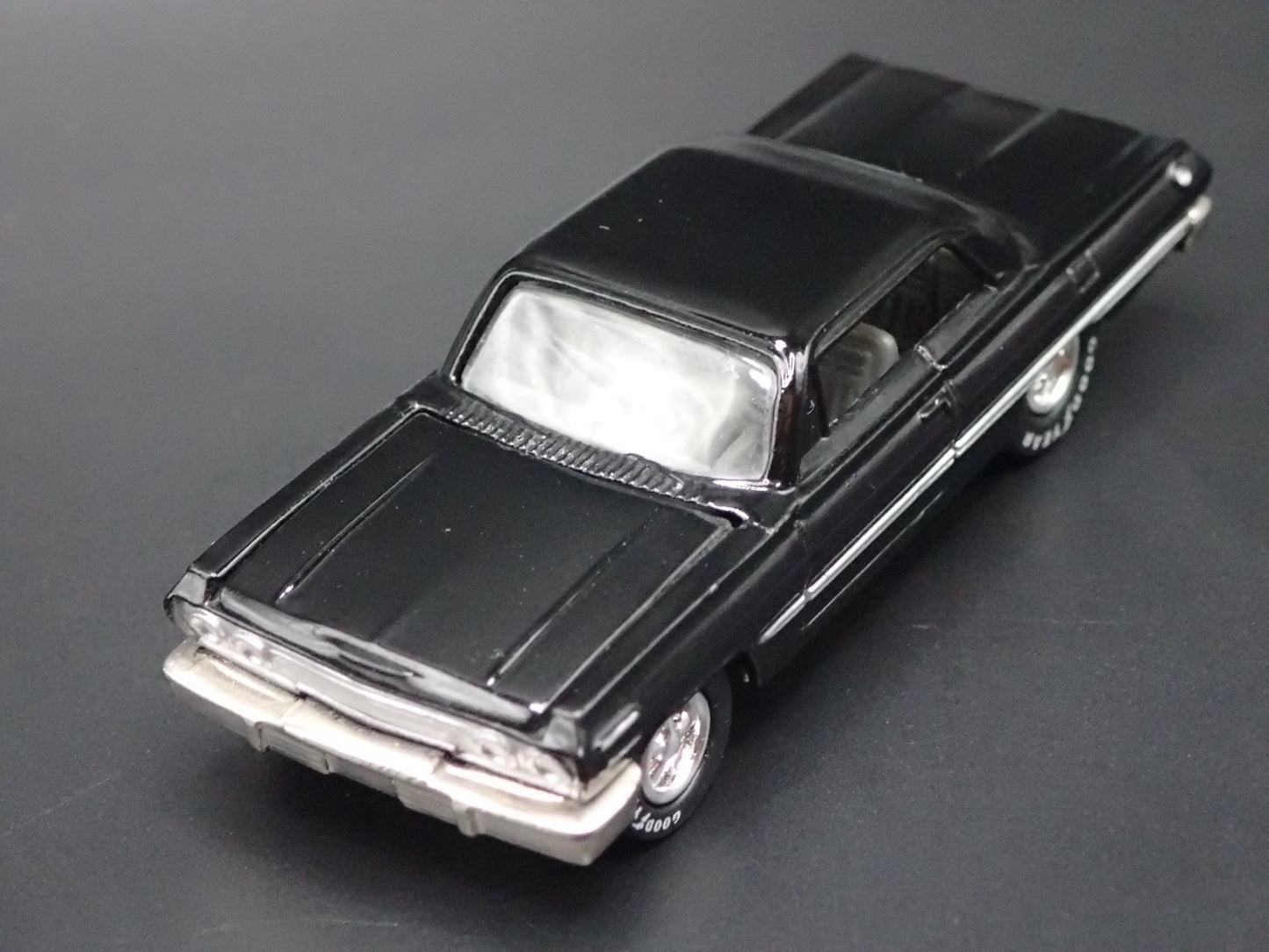 1963 63 CHEVY CHEVROLET IMPALA SS 409 BLACK 1:64 SCALE DIORAMA DIECAST MODEL CAR