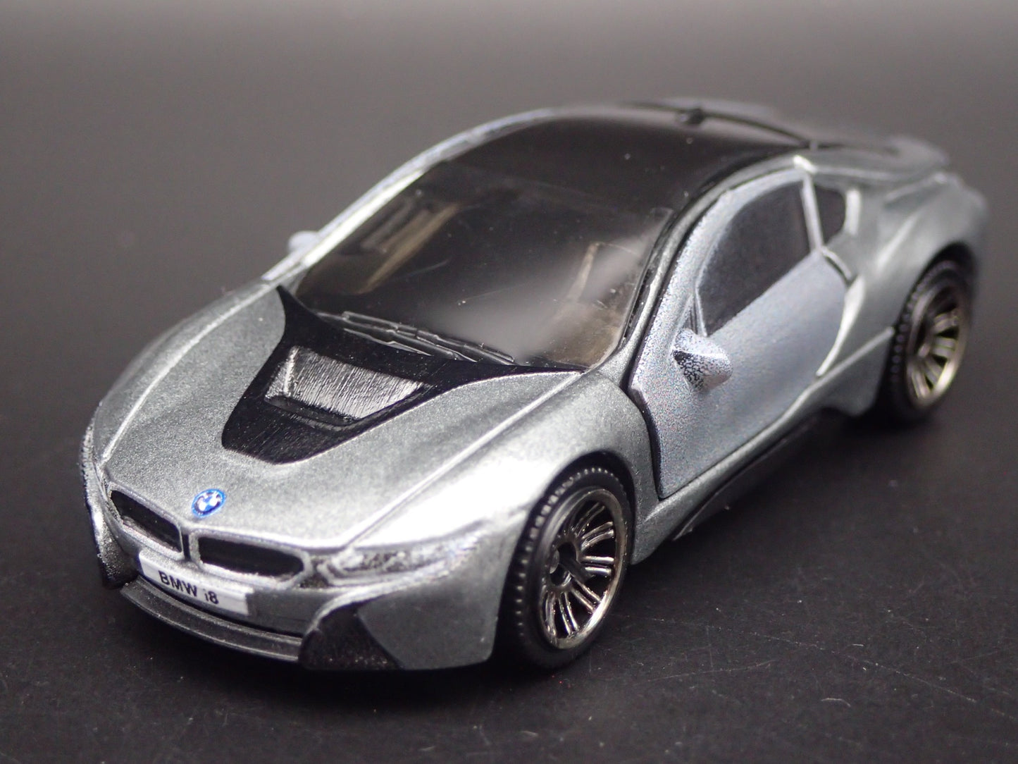 2014-2020 BMW i8 GRAY 1:64 SCALE LIMITED COLLECTIBLE DIORAMA DIECAST MODEL CAR