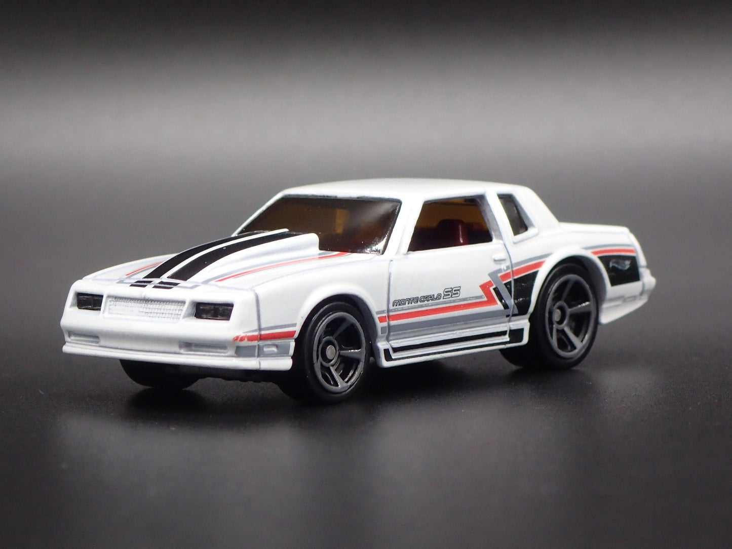 1986 86 CHEVY CHEVROLET MONTE CARLO SS RARE 1/64 SCALE DIORAMA DIECAST MODEL CAR