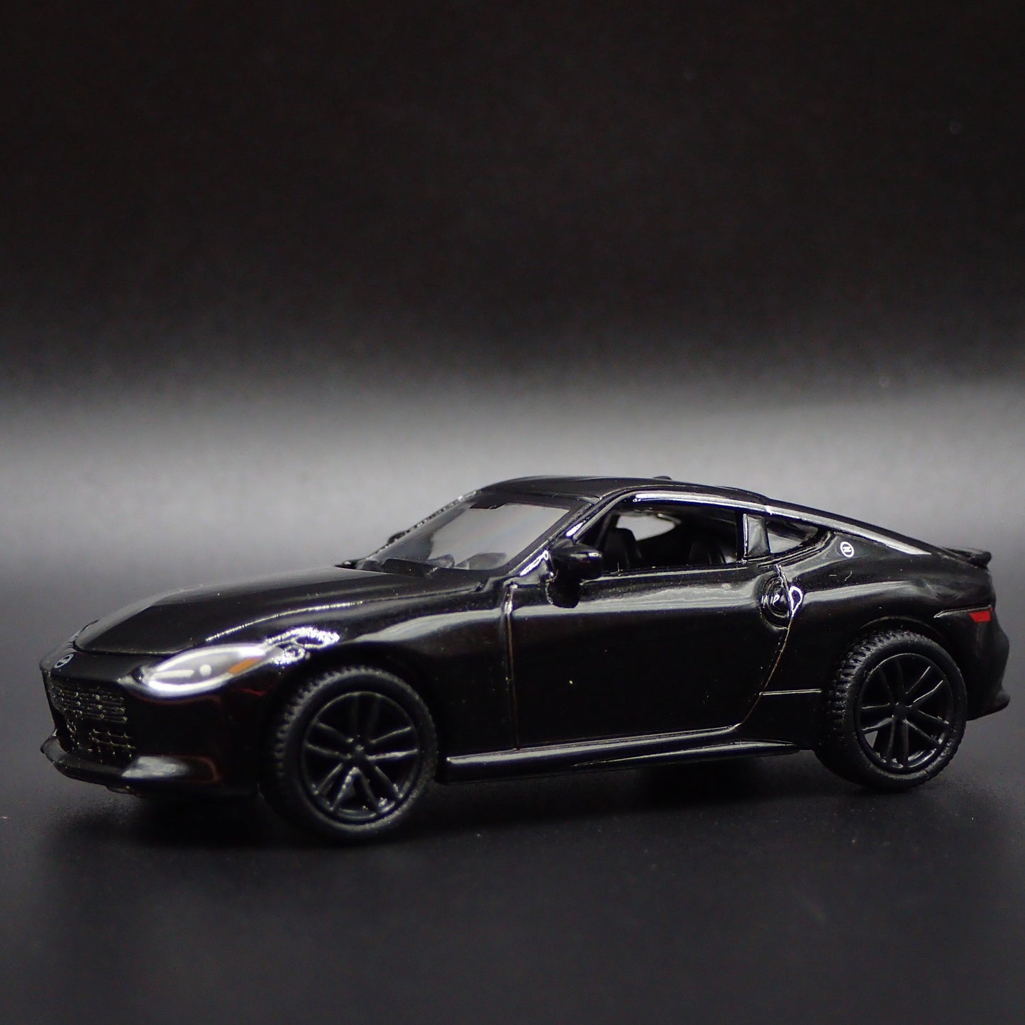 2023 - 2025 NISSAN Z BLACK 1:64 SCALE COLLECTIBLE DIORAMA DIECAST MODEL CAR