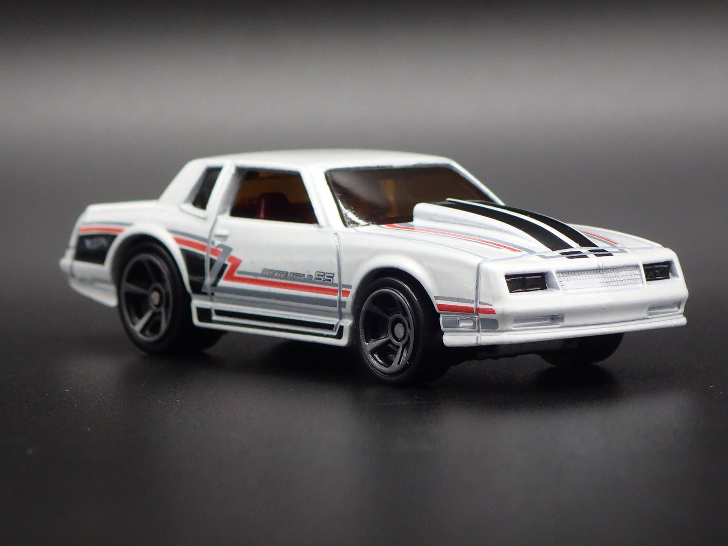 1986 86 CHEVY CHEVROLET MONTE CARLO SS RARE 1/64 SCALE DIORAMA DIECAST MODEL CAR