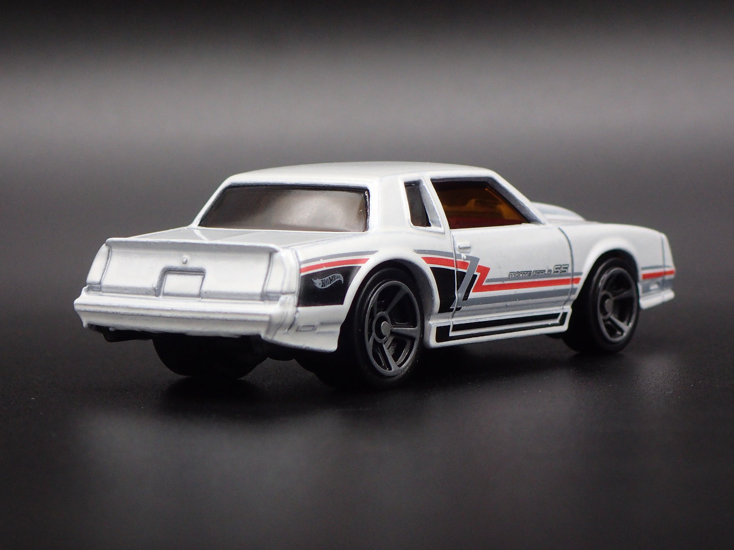 1986 86 CHEVY CHEVROLET MONTE CARLO SS RARE 1/64 SCALE DIORAMA DIECAST MODEL CAR