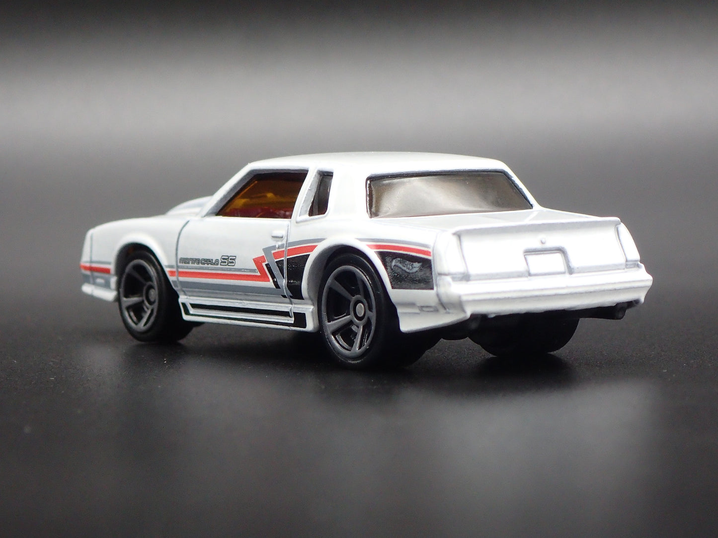 1986 86 CHEVY CHEVROLET MONTE CARLO SS RARE 1/64 SCALE DIORAMA DIECAST MODEL CAR