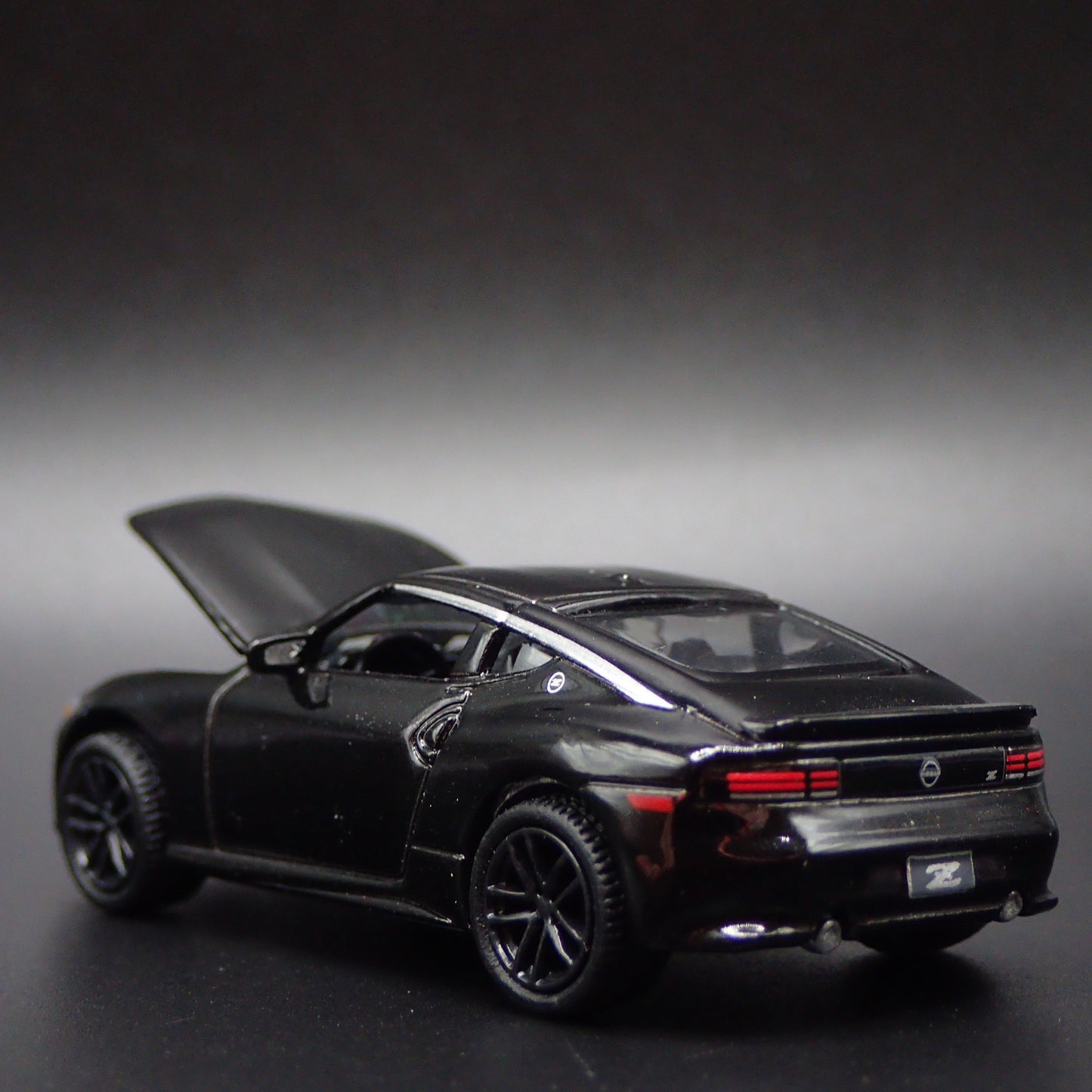 2023 - 2025 NISSAN Z BLACK 1:64 SCALE COLLECTIBLE DIORAMA DIECAST MODEL CAR