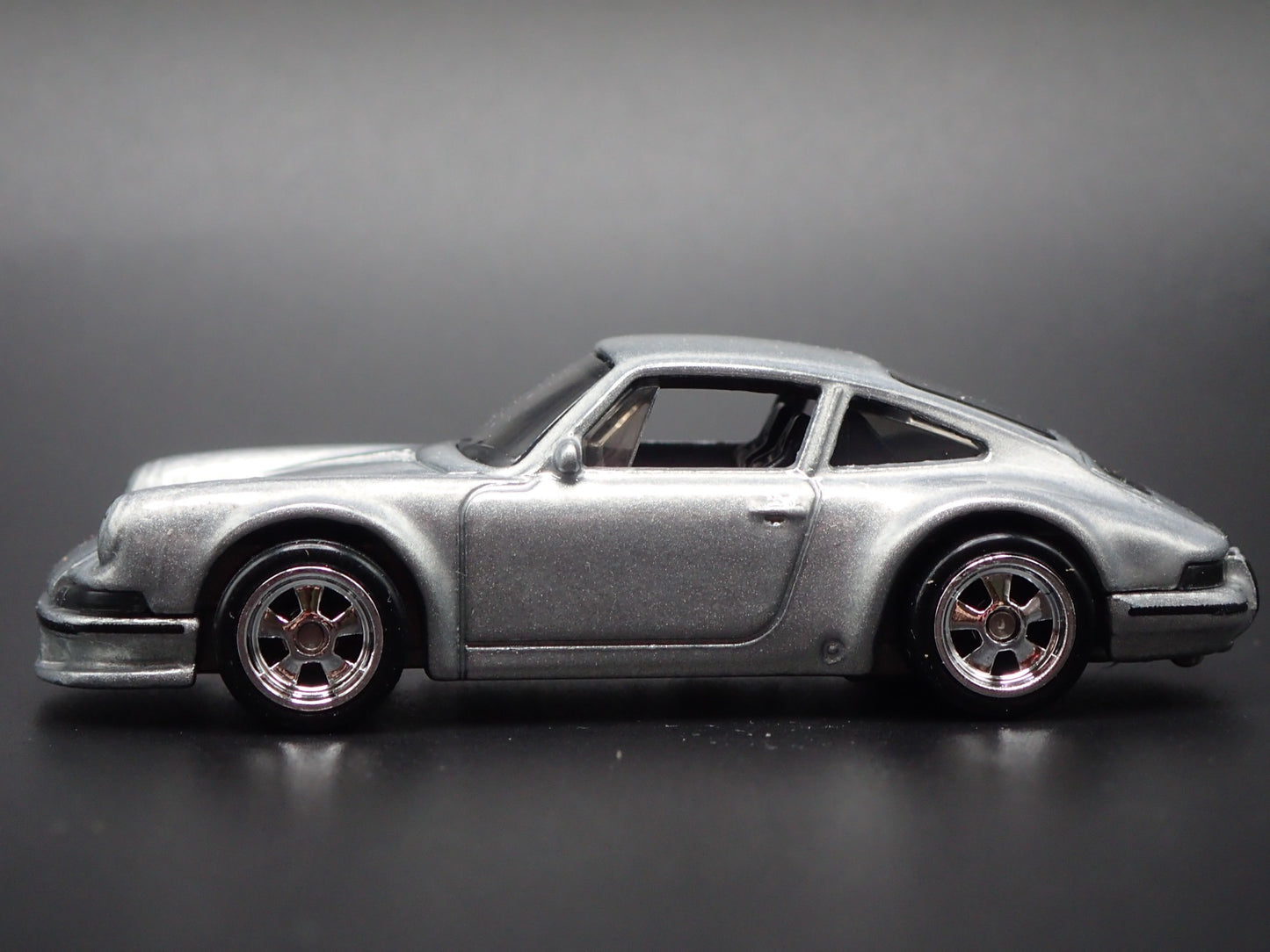 1964-1972 PORSCHE 911 SILVER 1:64 SCALE COLLECTIBLE DIORAMA DIECAST MODEL CAR