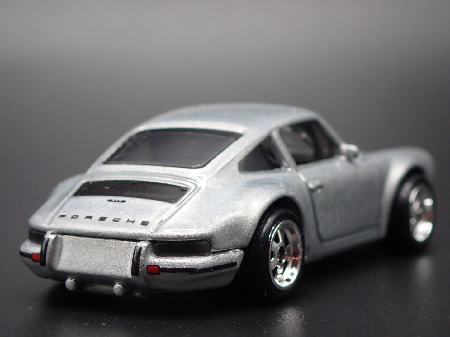 1964-1972 PORSCHE 911 SILVER 1:64 SCALE COLLECTIBLE DIORAMA DIECAST MODEL CAR