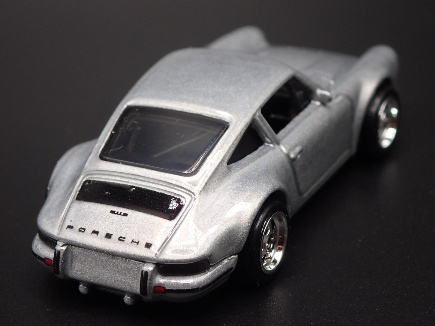 1964-1972 PORSCHE 911 SILVER 1:64 SCALE COLLECTIBLE DIORAMA DIECAST MODEL CAR