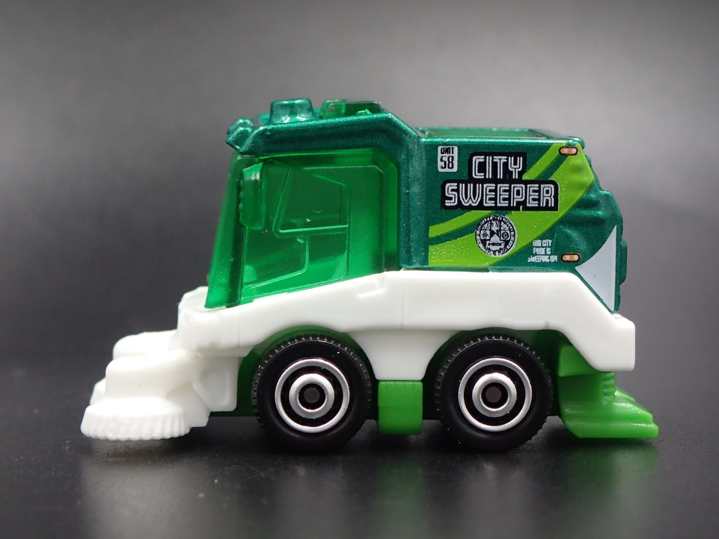 MINI CITY STREET SWEEPER CLEANER GREEN 1:64 MB SCALE DIORAMA DIECAST MODEL CAR