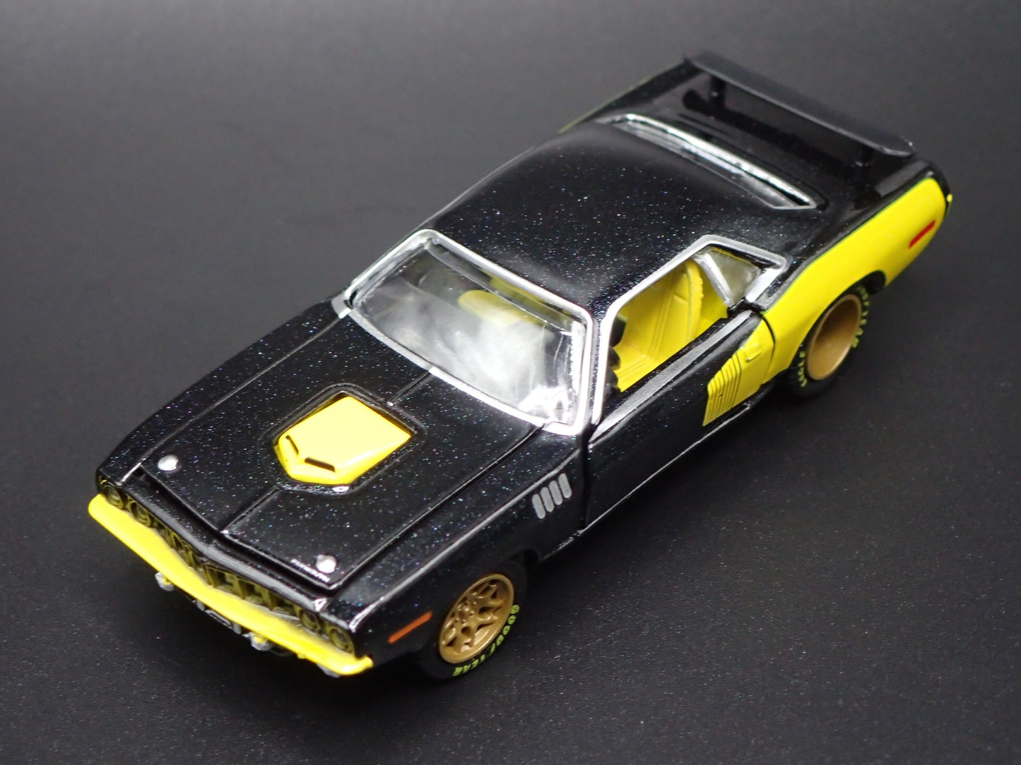 1971 71 PLYMOUTH CUDA 440 RARE 1:64 SCALE COLLECTIBLE DIORAMA DIECAST MODEL CAR