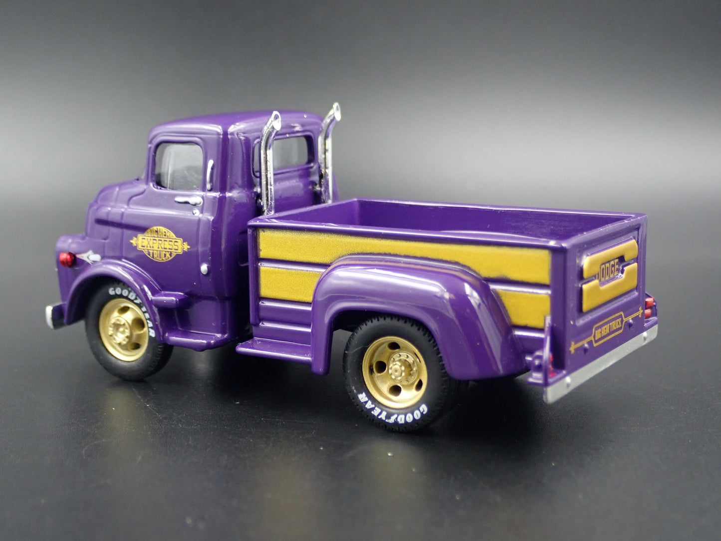 1958 58 DODGE COE PICKUP TRUCK BIG HEMI EXPRESS 1/64 SCALE DIECAST MODEL CAR