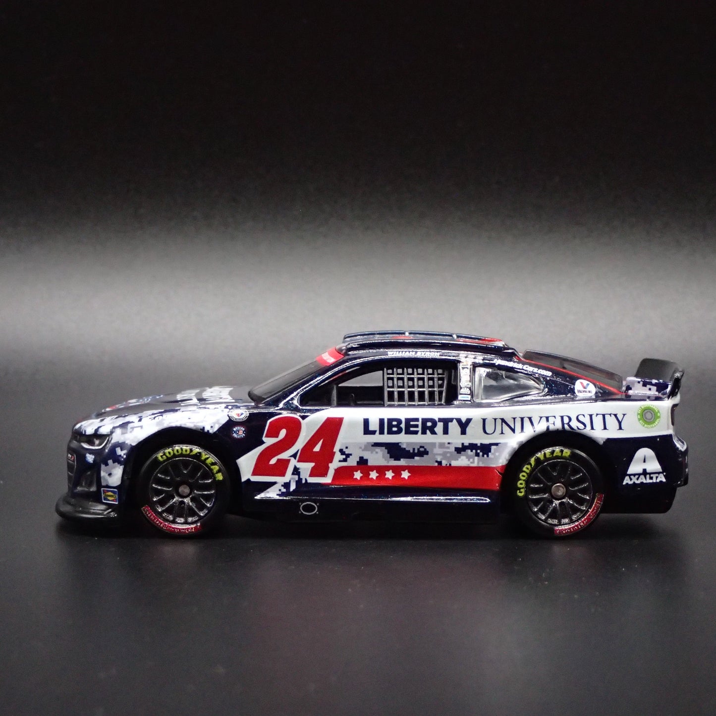 2023 CHEVY CAMARO ZL1 #24 WILLIAM BYRON LIBERTY U NASCAR 1:64 DIECAST MODEL CAR