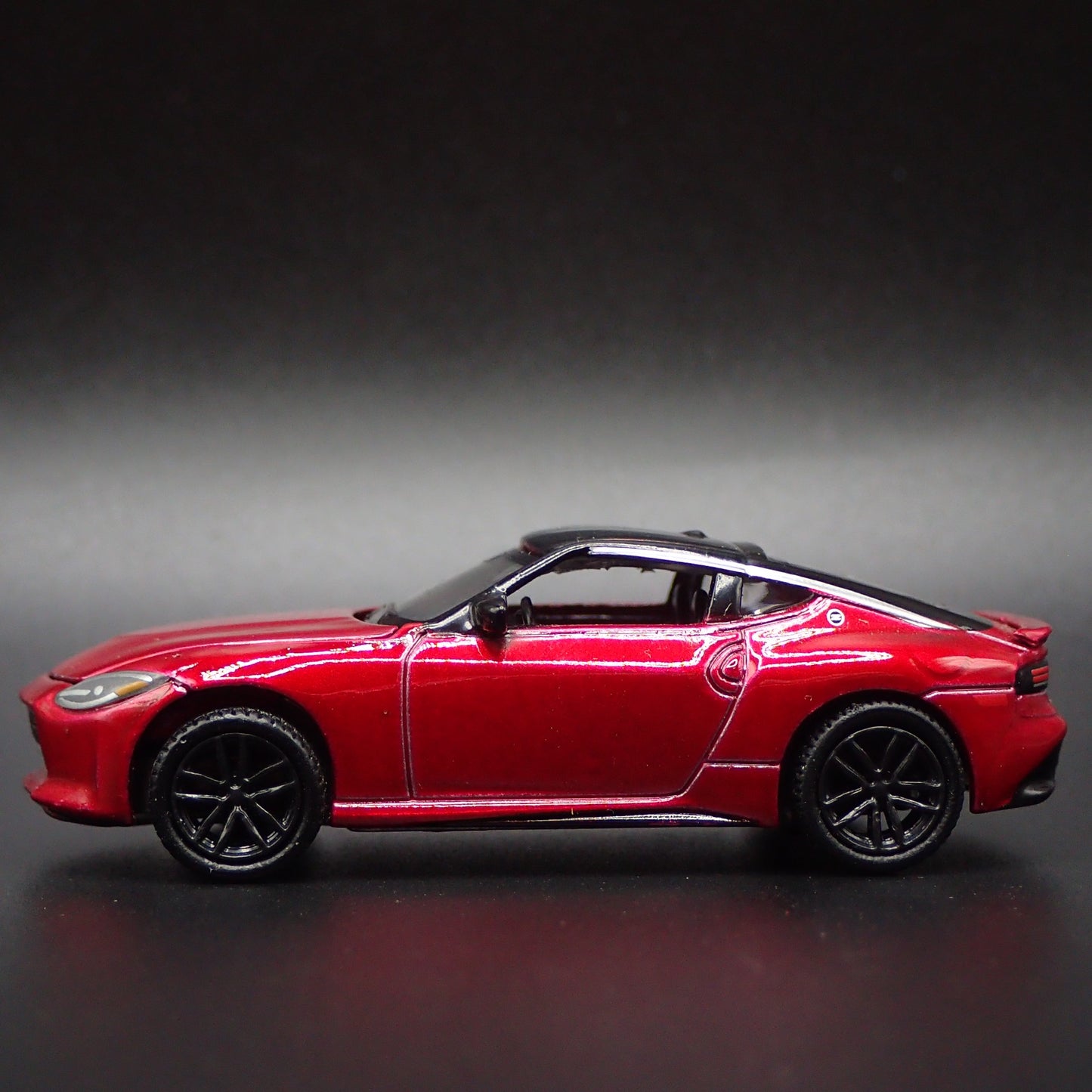 2023-2025 NISSAN Z RED 1:64 SCALE LIMITED COLLECTIBLE DIORAMA DIECAST MODEL CAR