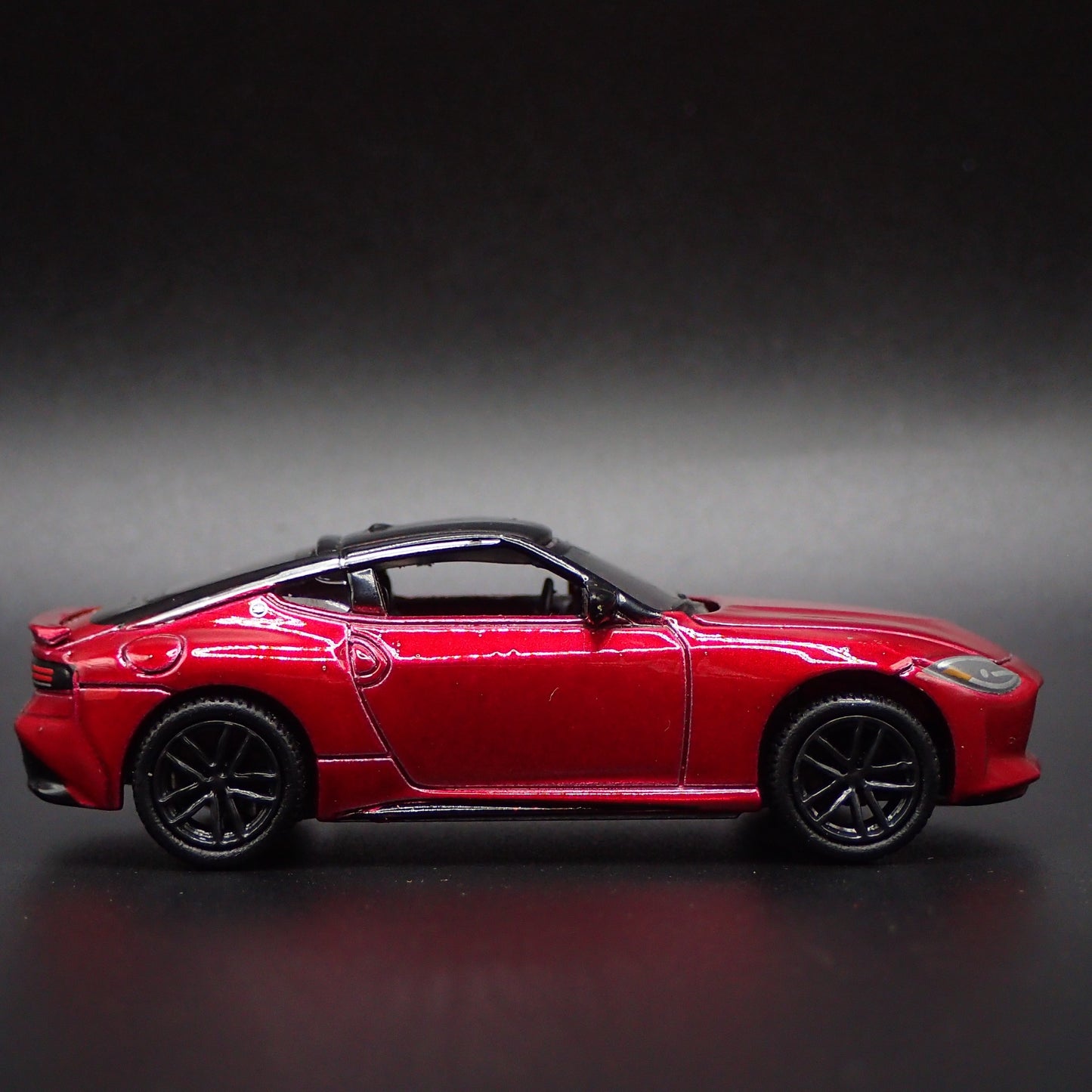 2023-2025 NISSAN Z RED 1:64 SCALE LIMITED COLLECTIBLE DIORAMA DIECAST MODEL CAR