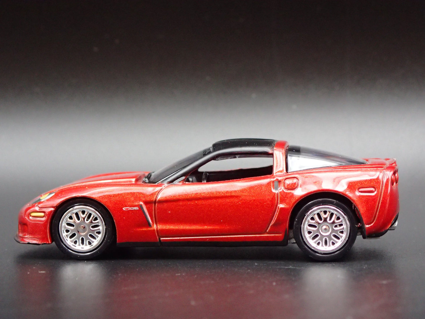 2005-2013 CHEVY CHEVROLET CORVETTE Z06 C6 1:64 SCALE DIORAMA DIECAST MODEL CAR
