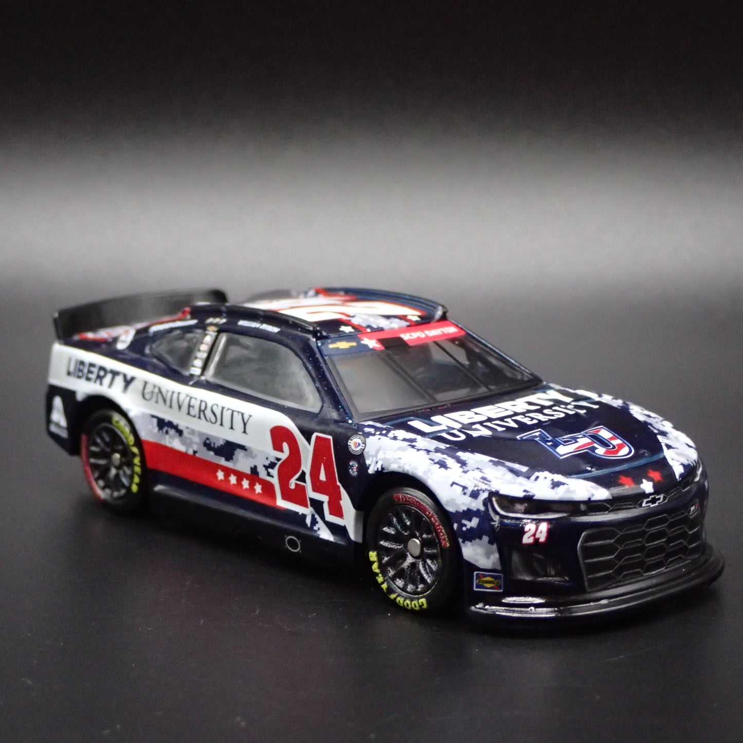 2023 CHEVY CAMARO ZL1 #24 WILLIAM BYRON LIBERTY U NASCAR 1:64 DIECAST MODEL CAR