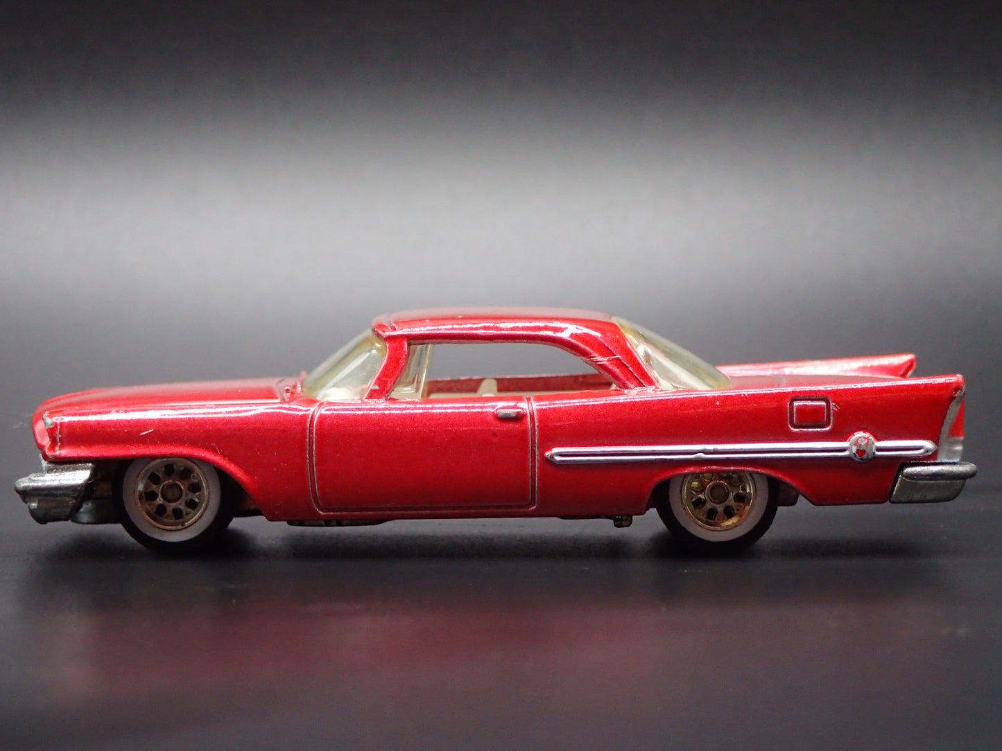 1957 57 CHRYSLER 300C ROSE 1:64 SCALE COLLECTIBLE DIORAMA DIECAST MODEL CAR