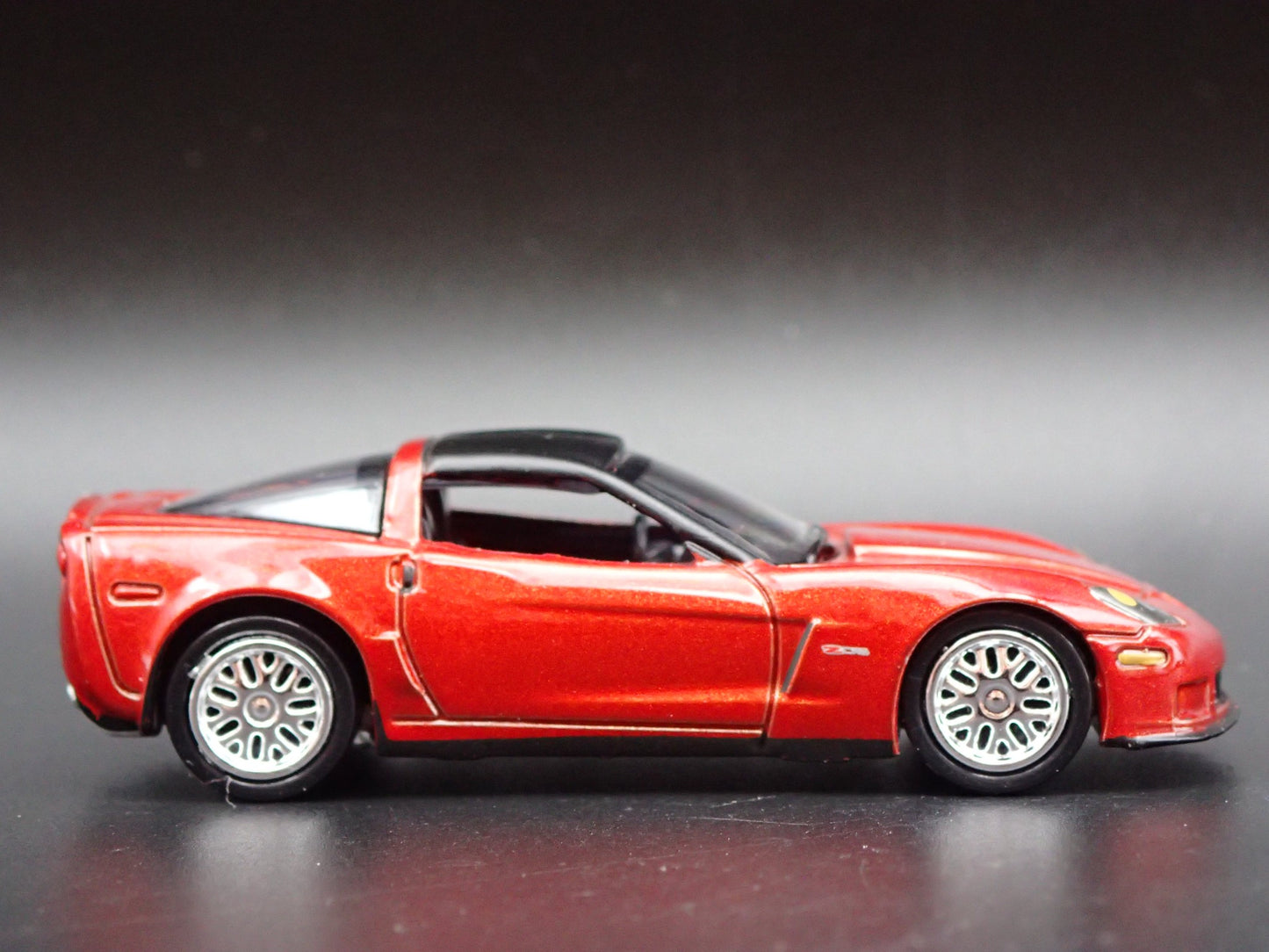 2005-2013 CHEVY CHEVROLET CORVETTE Z06 C6 1:64 SCALE DIORAMA DIECAST MODEL CAR