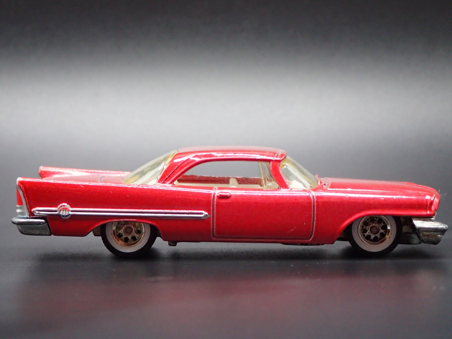 1957 57 CHRYSLER 300C ROSE 1:64 SCALE COLLECTIBLE DIORAMA DIECAST MODEL CAR