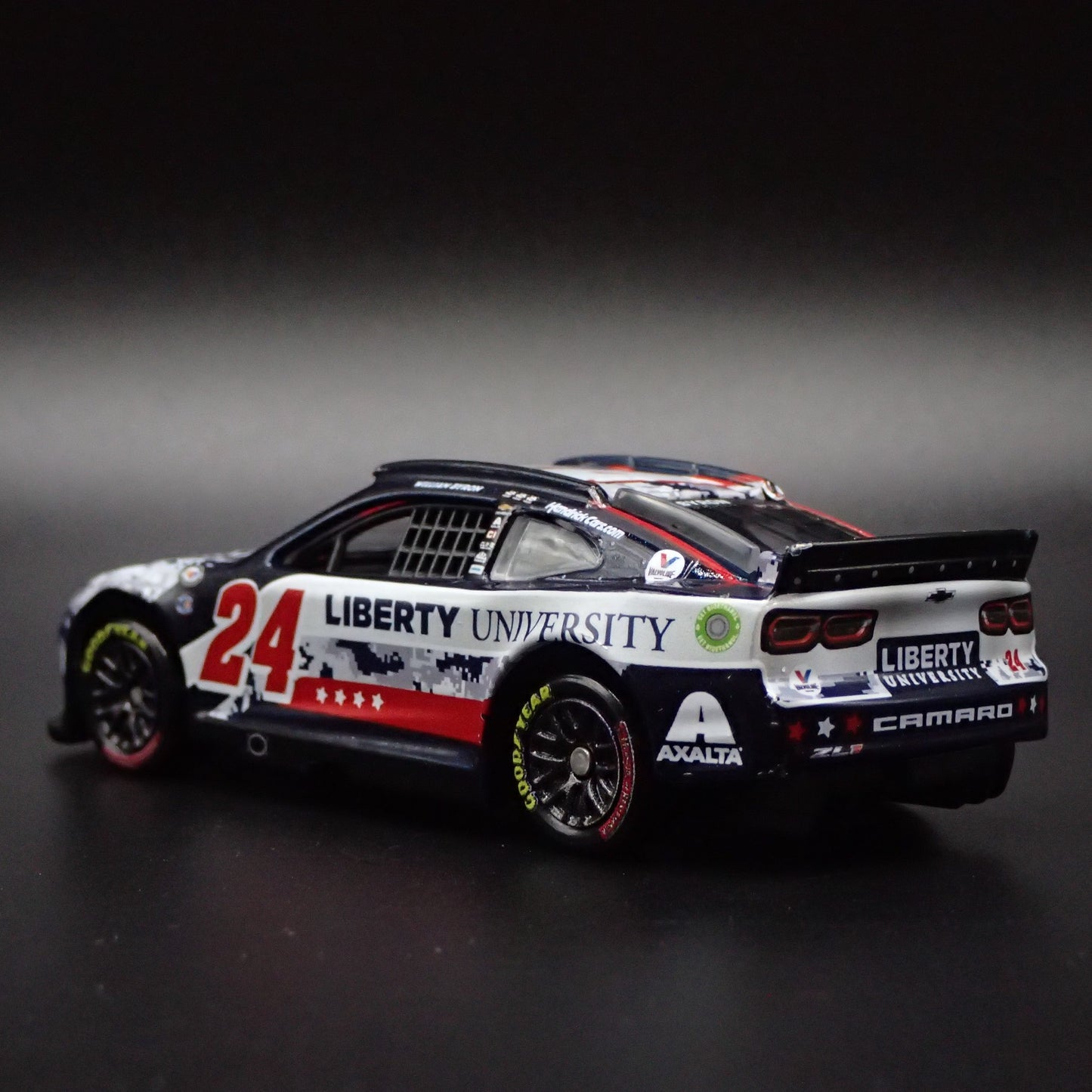 2023 CHEVY CAMARO ZL1 #24 WILLIAM BYRON LIBERTY U NASCAR 1:64 DIECAST MODEL CAR