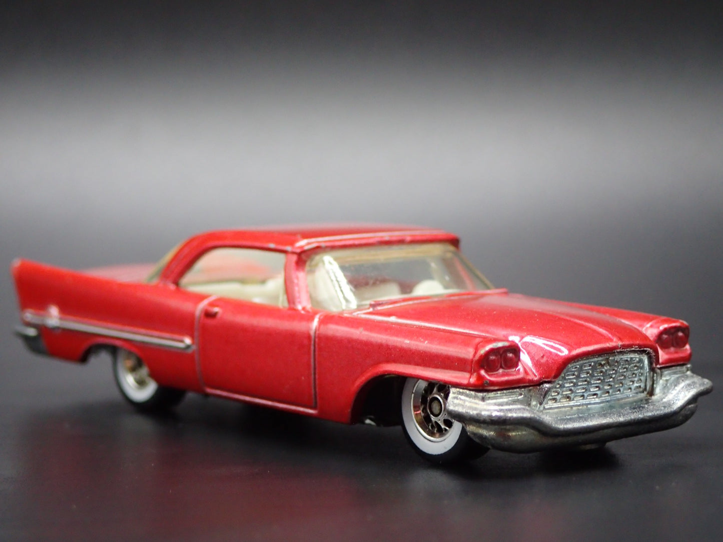 1957 57 CHRYSLER 300C ROSE 1:64 SCALE COLLECTIBLE DIORAMA DIECAST MODEL CAR