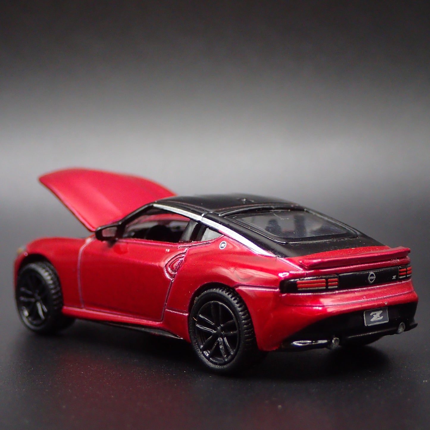 2023-2025 NISSAN Z RED 1:64 SCALE LIMITED COLLECTIBLE DIORAMA DIECAST MODEL CAR