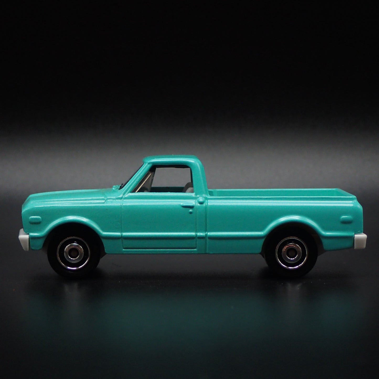 1968 68 CHEVY C10 PICKUP TRUCK SHORT BED  1:64 SCALE DIORAMA DIECAST MODEL CAR