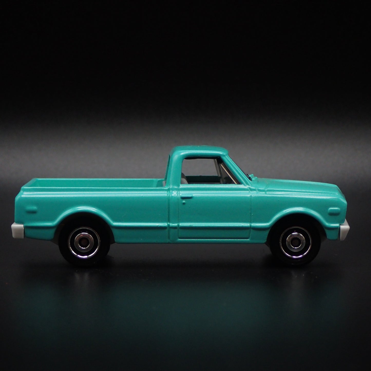 1968 68 CHEVY C10 PICKUP TRUCK SHORT BED  1:64 SCALE DIORAMA DIECAST MODEL CAR
