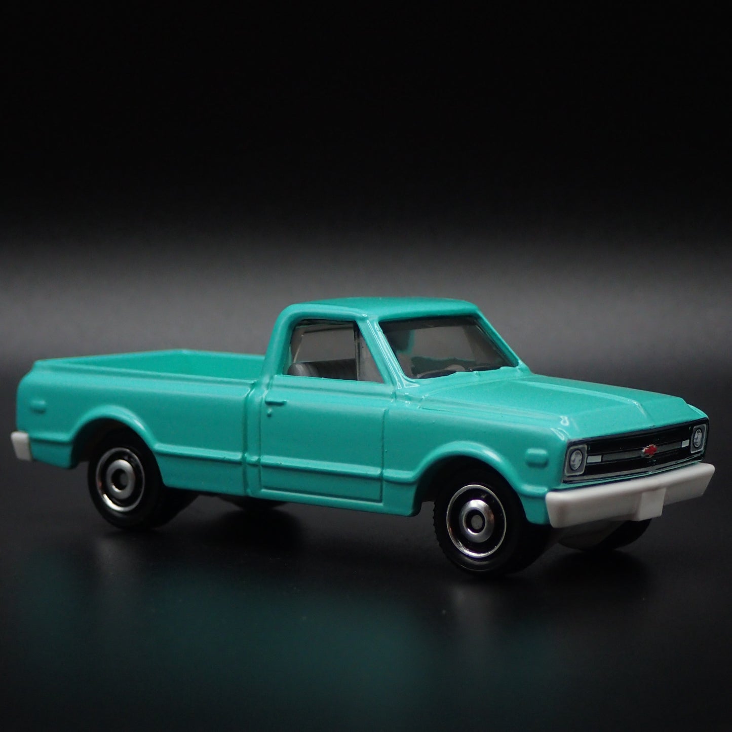 1968 68 CHEVY C10 PICKUP TRUCK SHORT BED  1:64 SCALE DIORAMA DIECAST MODEL CAR