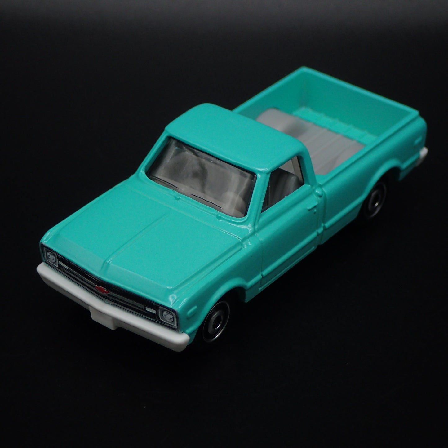 1968 68 CHEVY C10 PICKUP TRUCK SHORT BED  1:64 SCALE DIORAMA DIECAST MODEL CAR