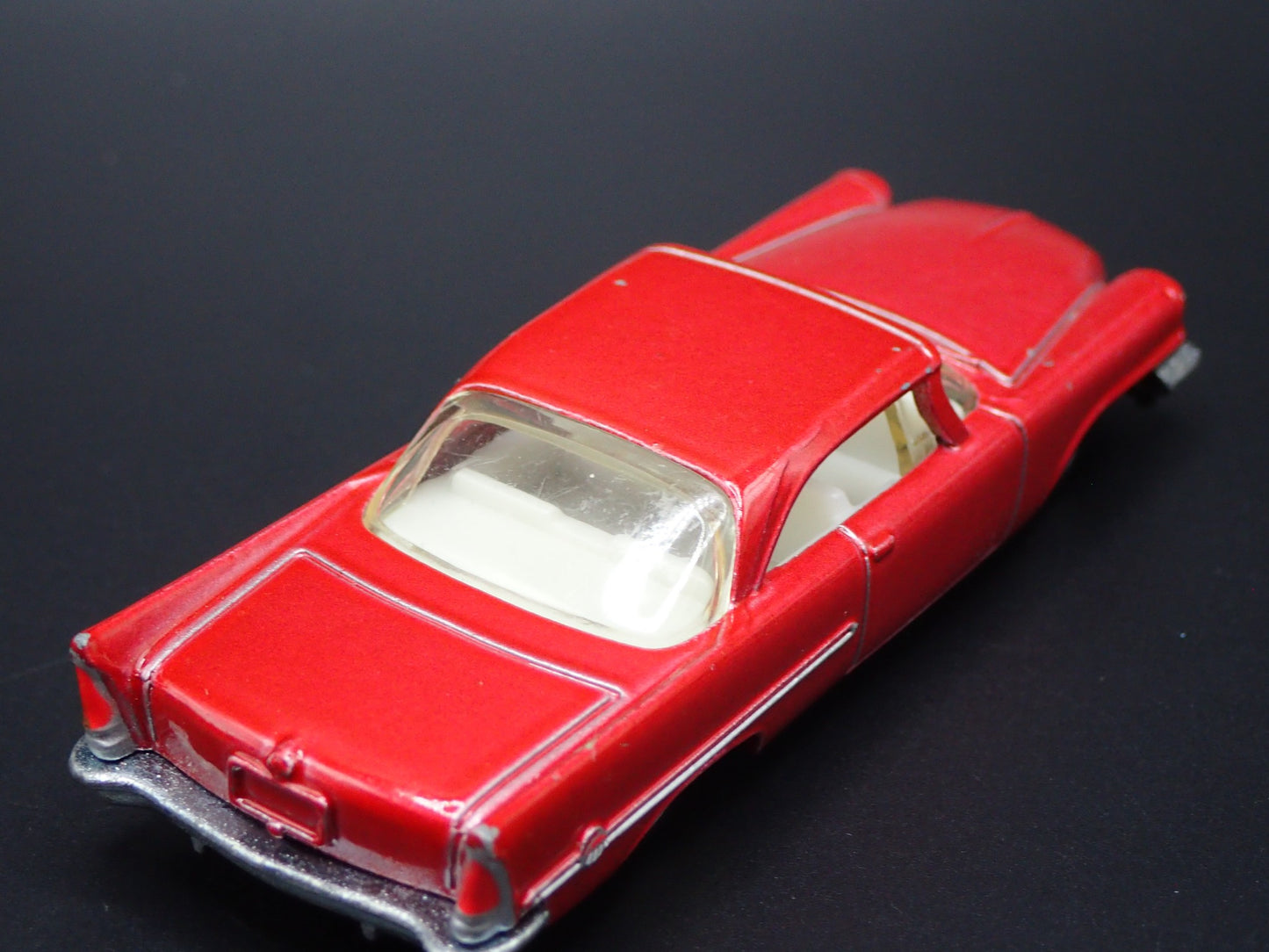 1957 57 CHRYSLER 300C ROSE 1:64 SCALE COLLECTIBLE DIORAMA DIECAST MODEL CAR