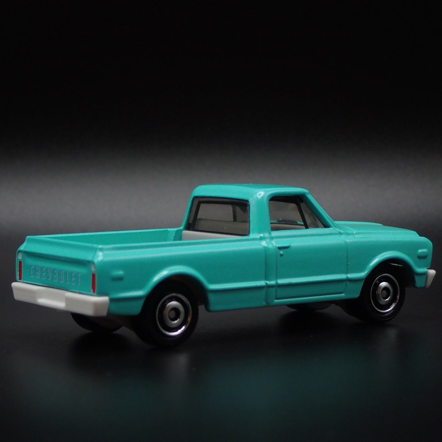 1968 68 CHEVY C10 PICKUP TRUCK SHORT BED  1:64 SCALE DIORAMA DIECAST MODEL CAR