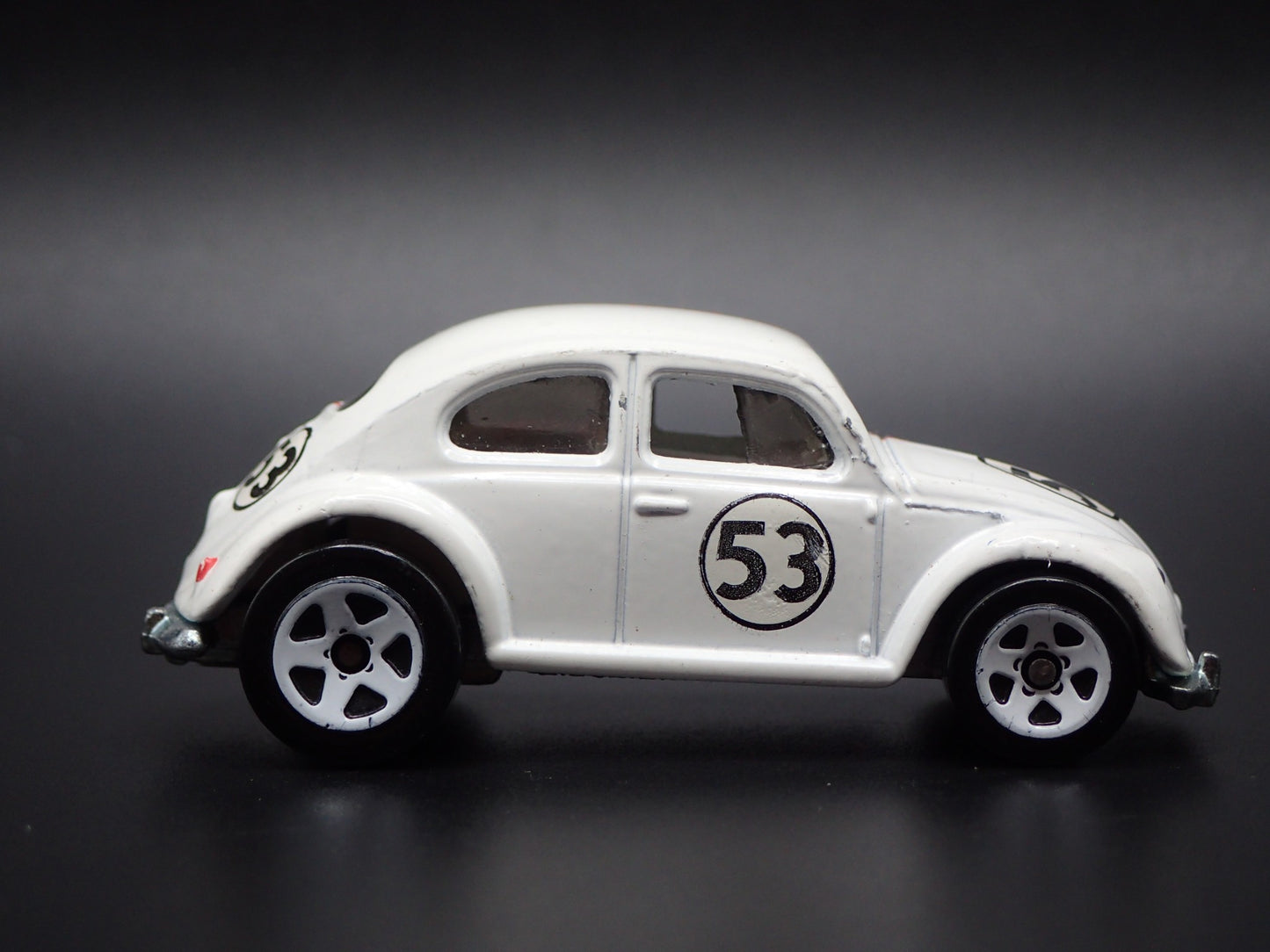 VW VOLKSWAGEN BEETLE HERBIE THE LOVE BUG 1:64 SCALE DIORAMA DIECAST MODEL CAR