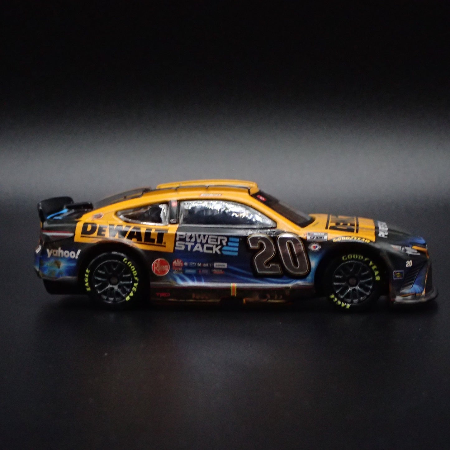 2023 TOYOTA CAMRY 20 CHRISTOPHER BELL DEWALT WIN NASCAR 1:64 DIECAST MODEL CAR